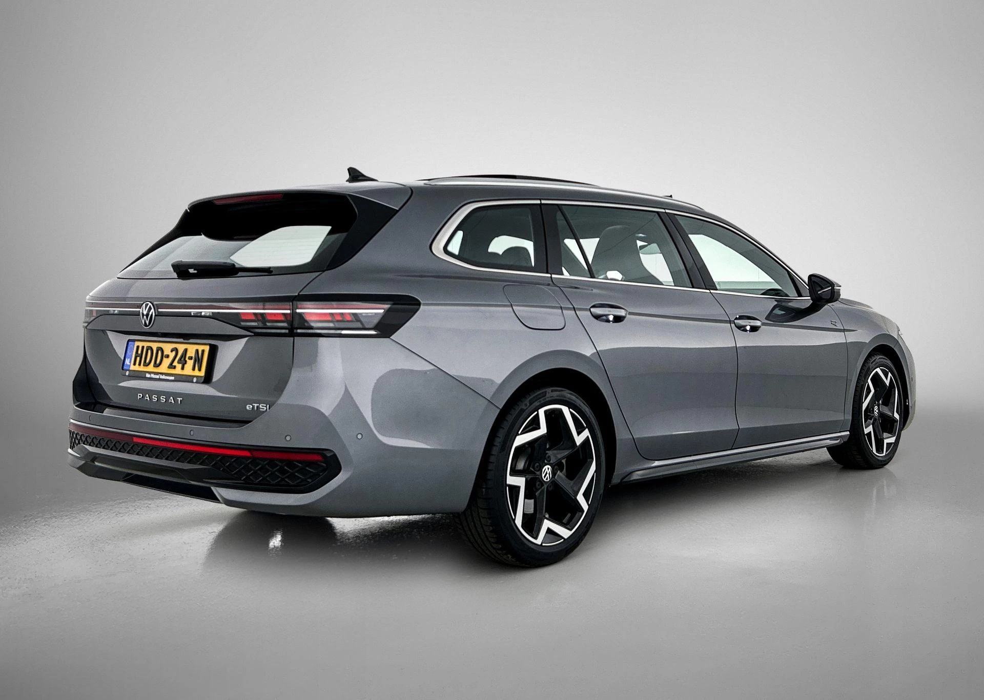 Volkswagen-Passat-image-3