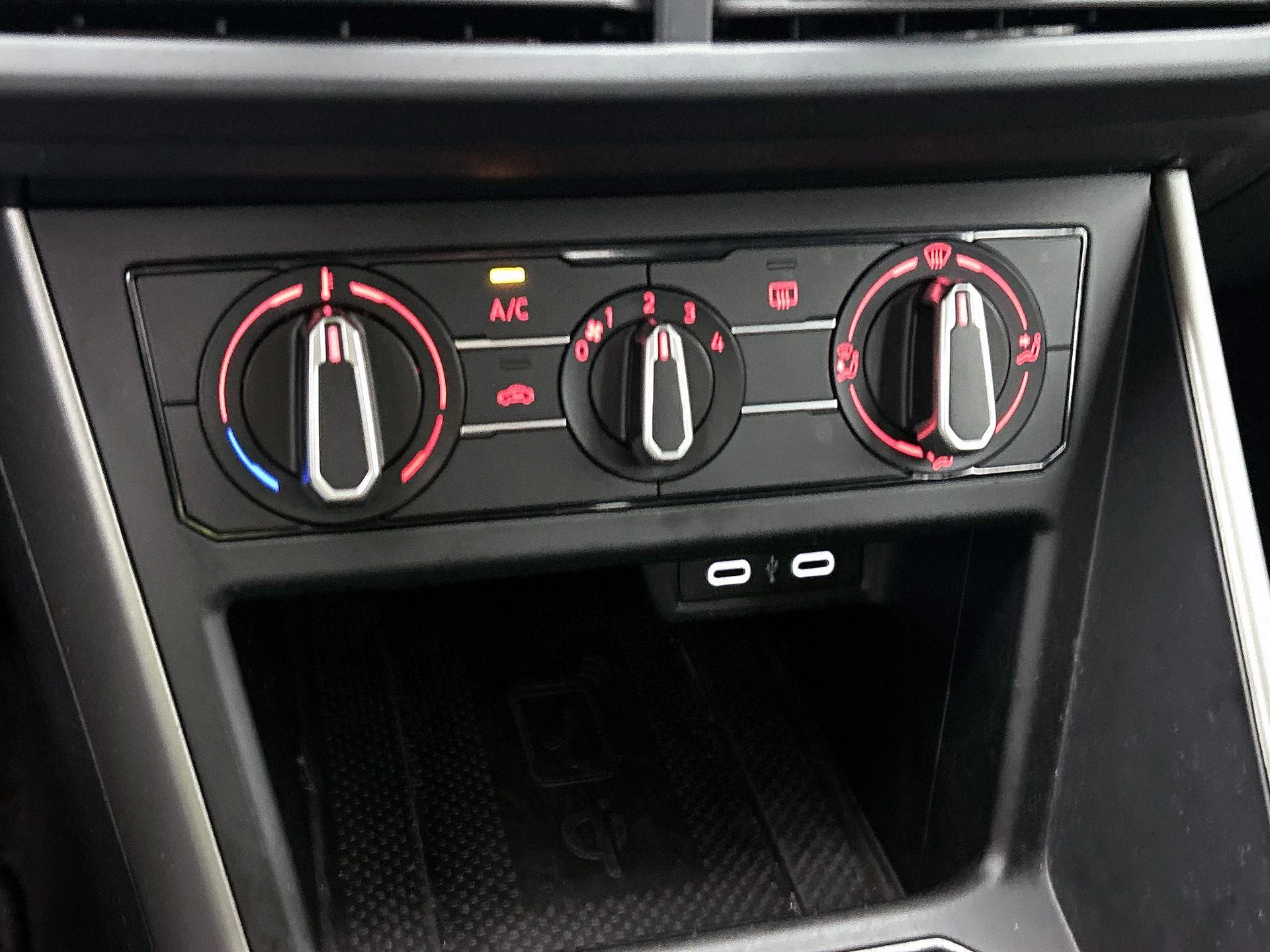 Volkswagen-Polo-image-18