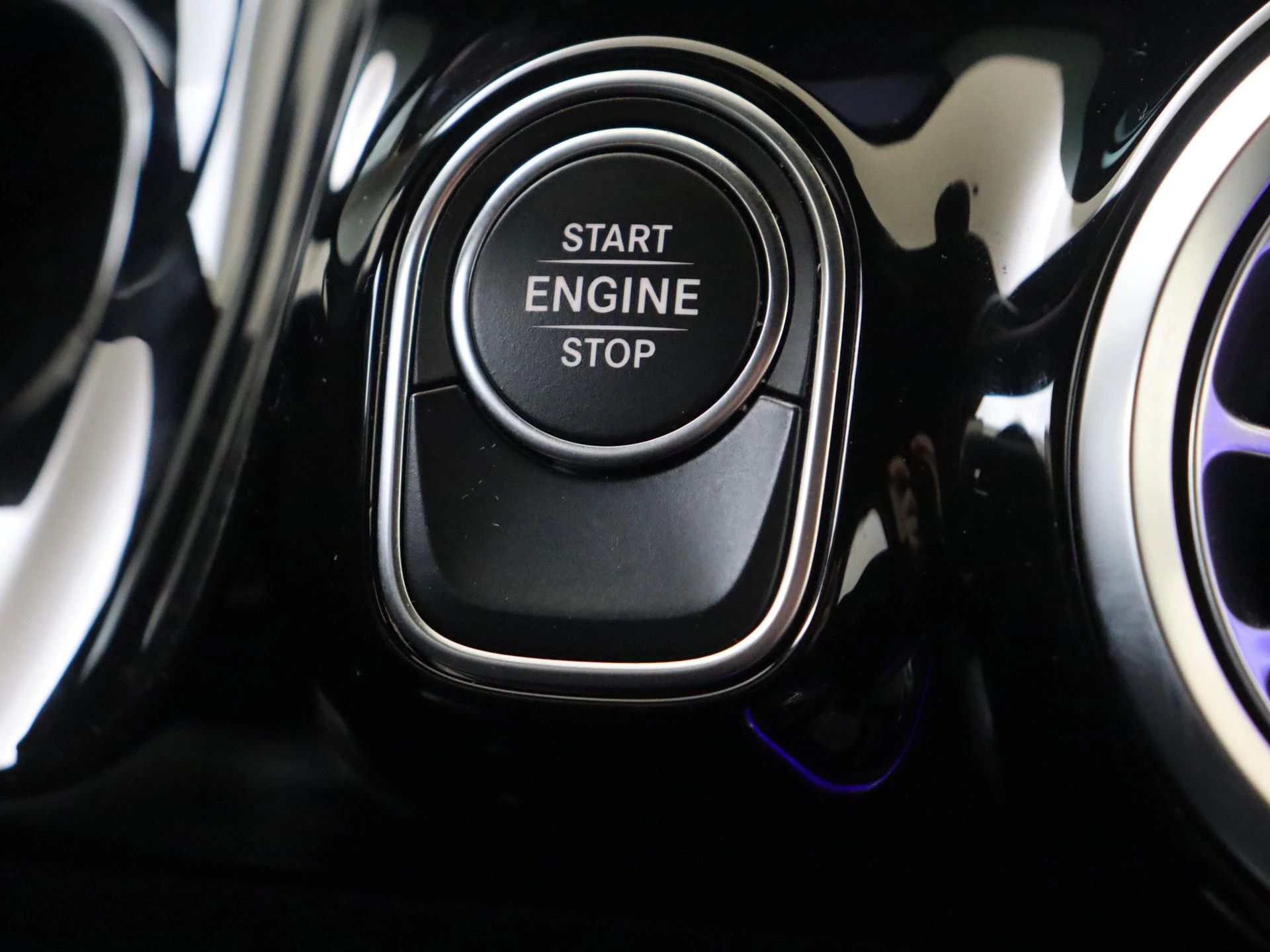 Mercedes-Benz-GLA-image-21