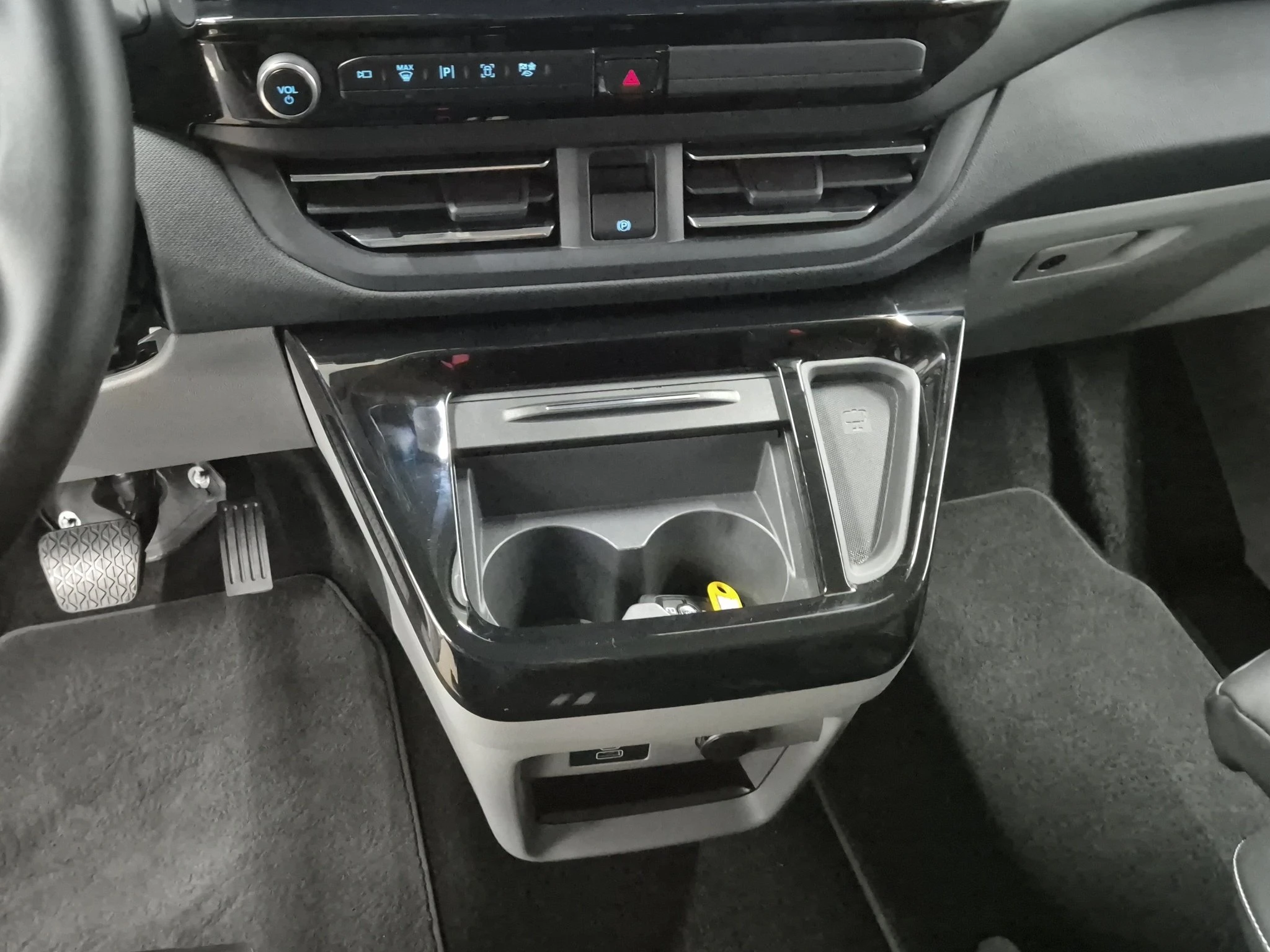 Ford-Tourneo Custom-image-13