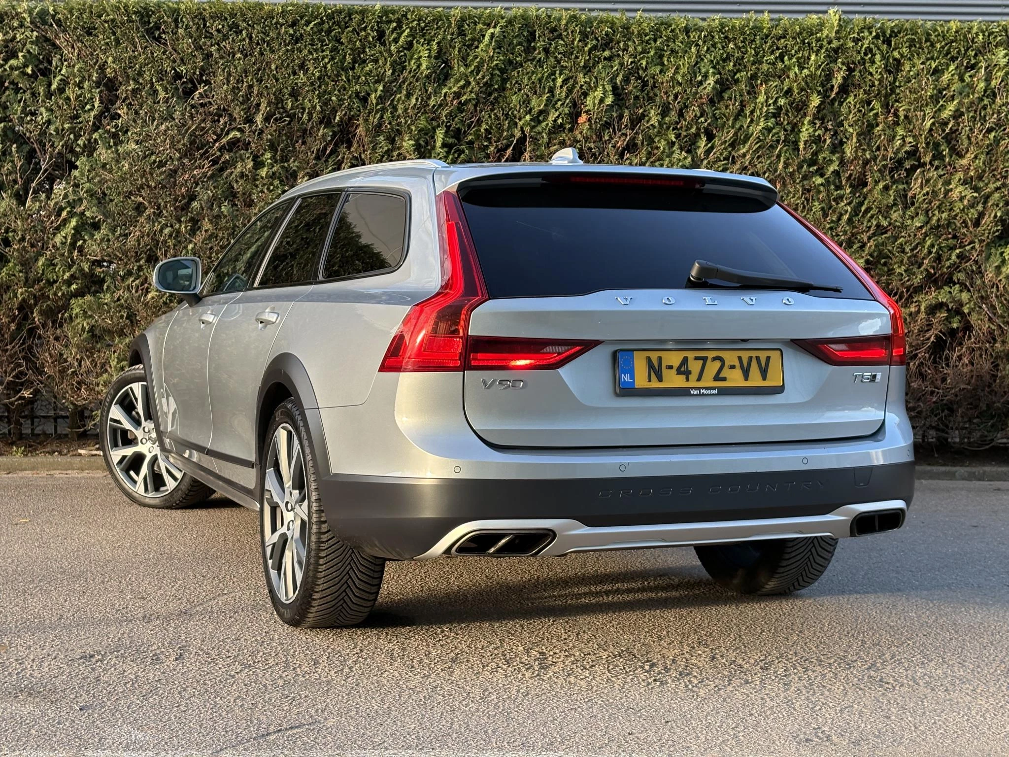 Volvo-V90-image-1