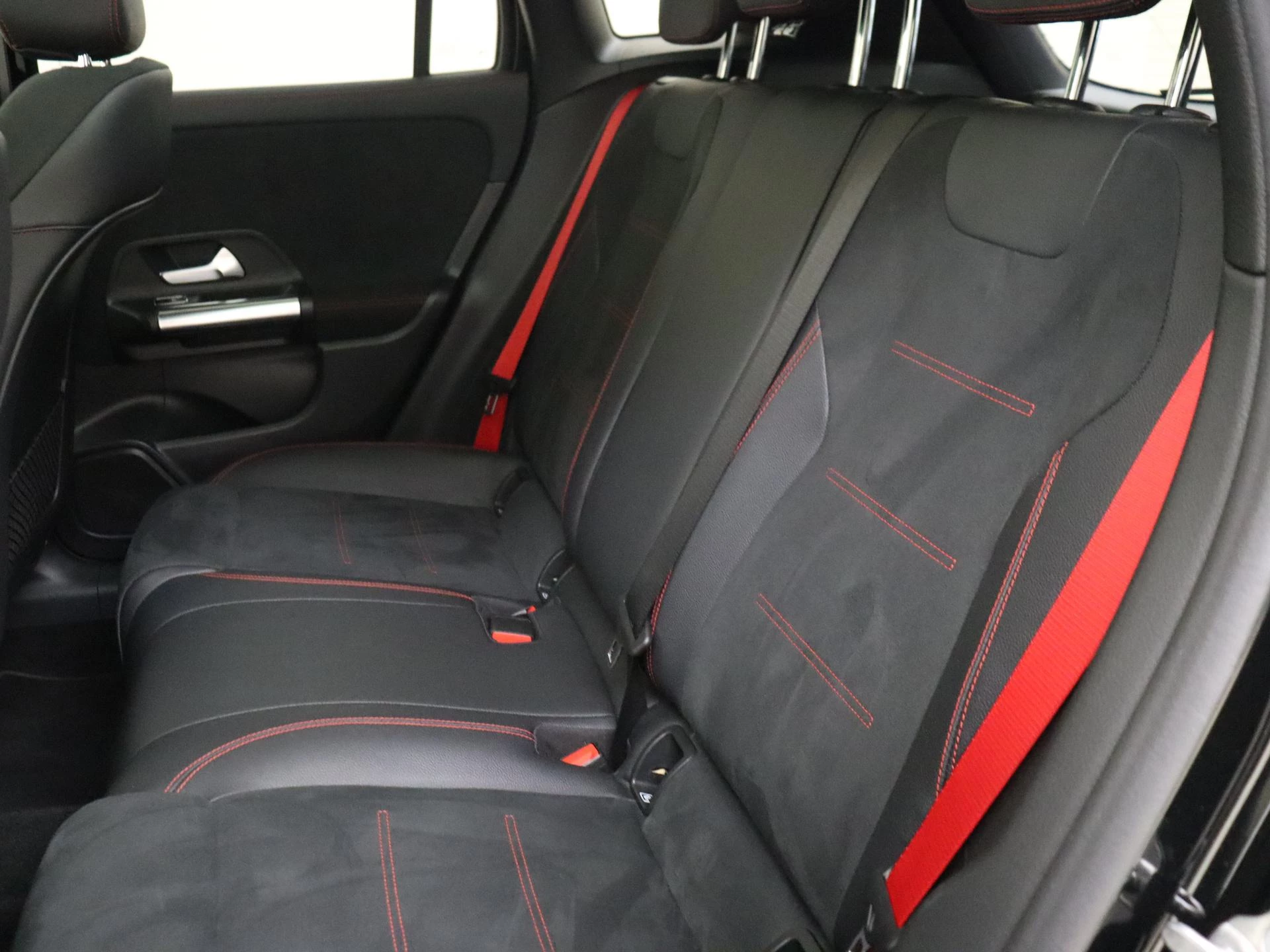 Mercedes-Benz-GLA-image-5