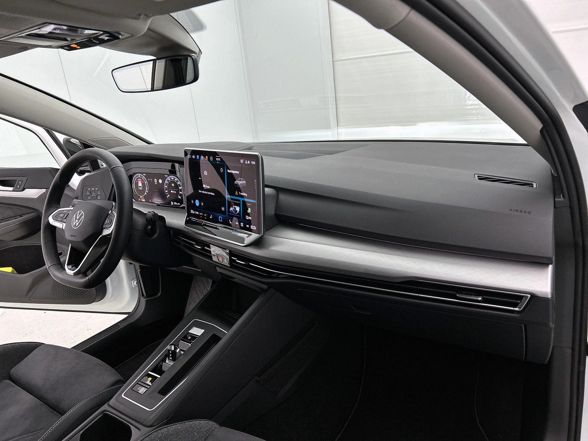 Volkswagen-Golf-image-18