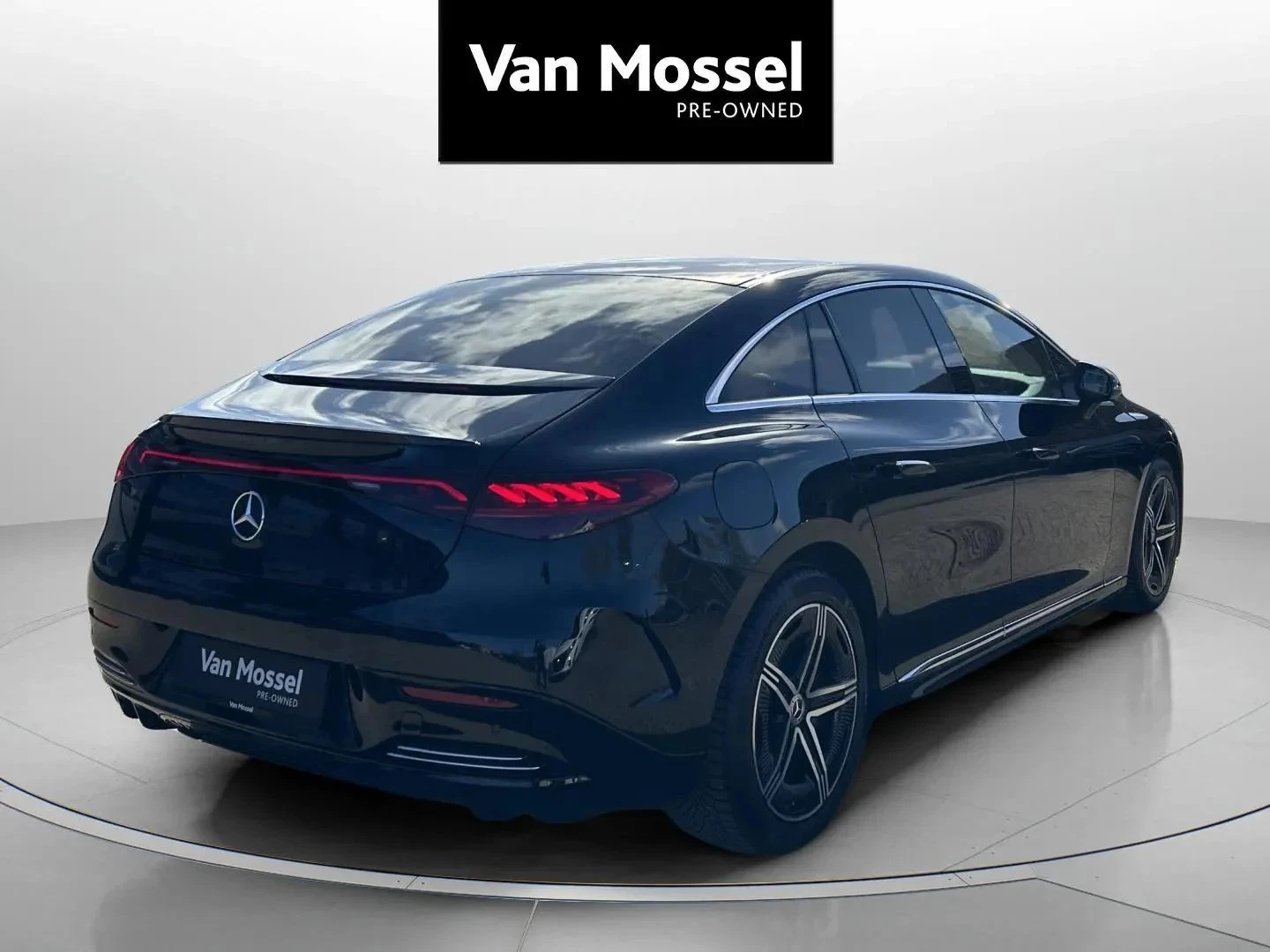 Mercedes-Benz-EQE-image-4