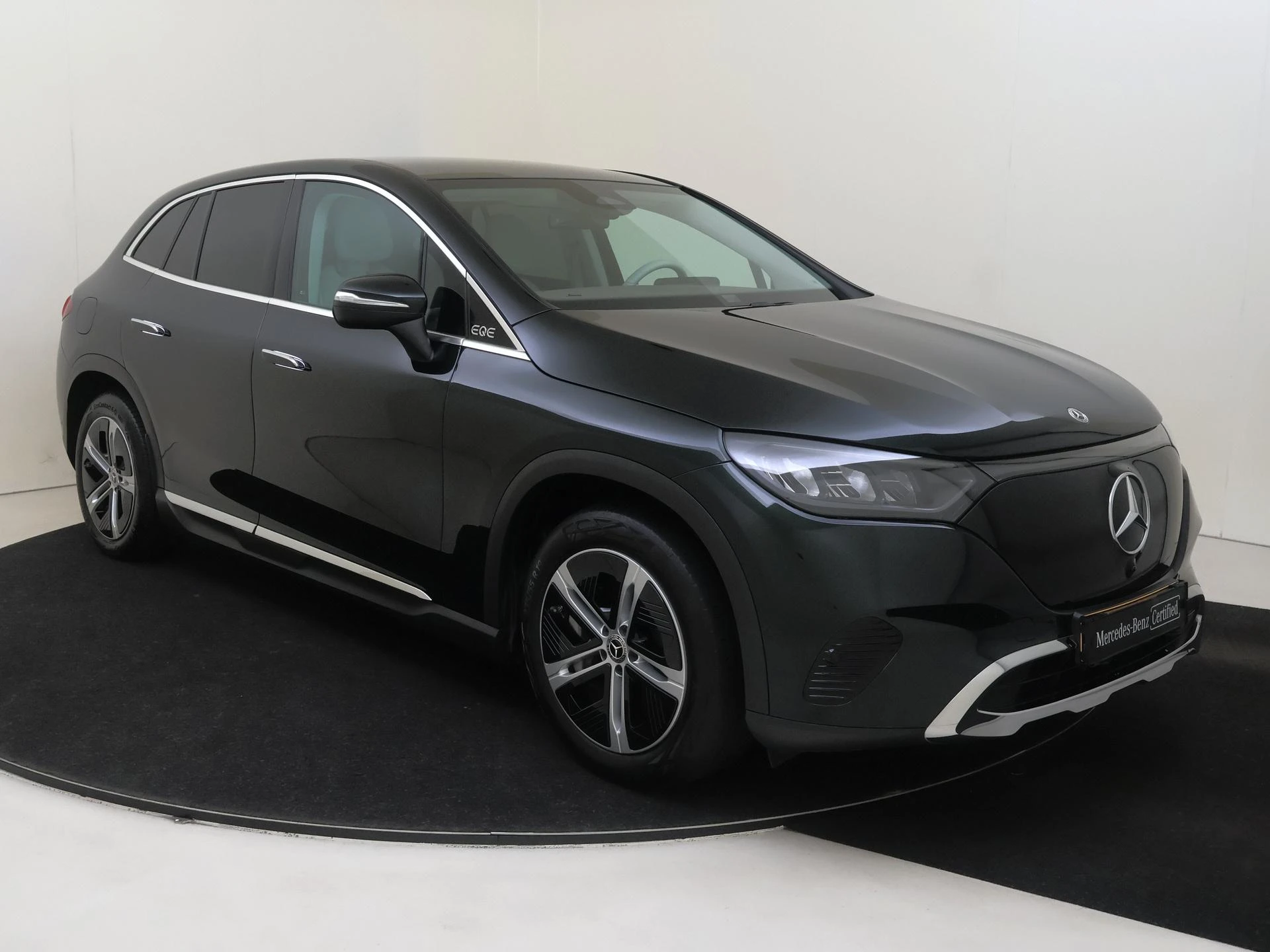 Mercedes-Benz-EQE-image-4