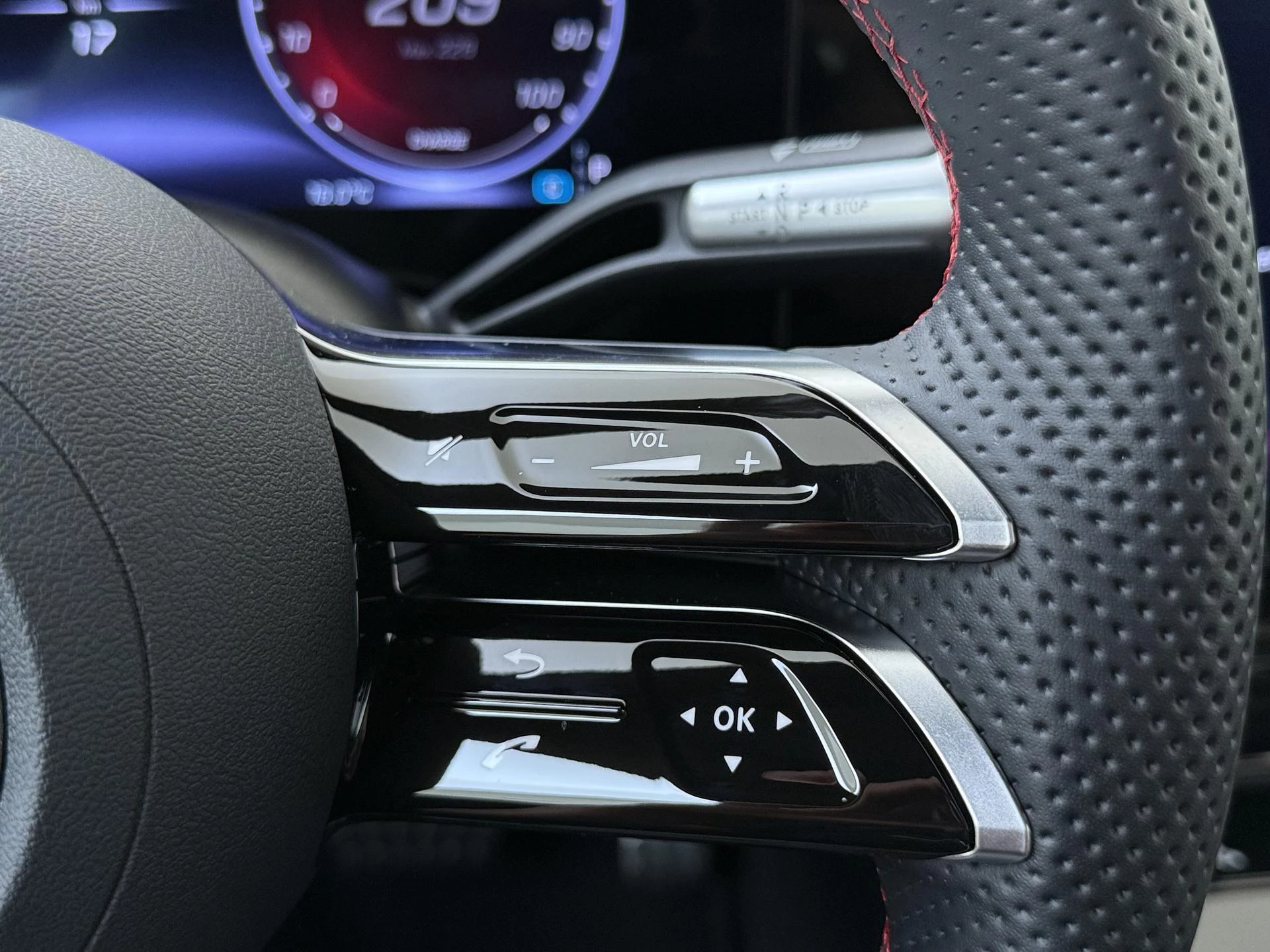 Mercedes-Benz-CLA-image-13