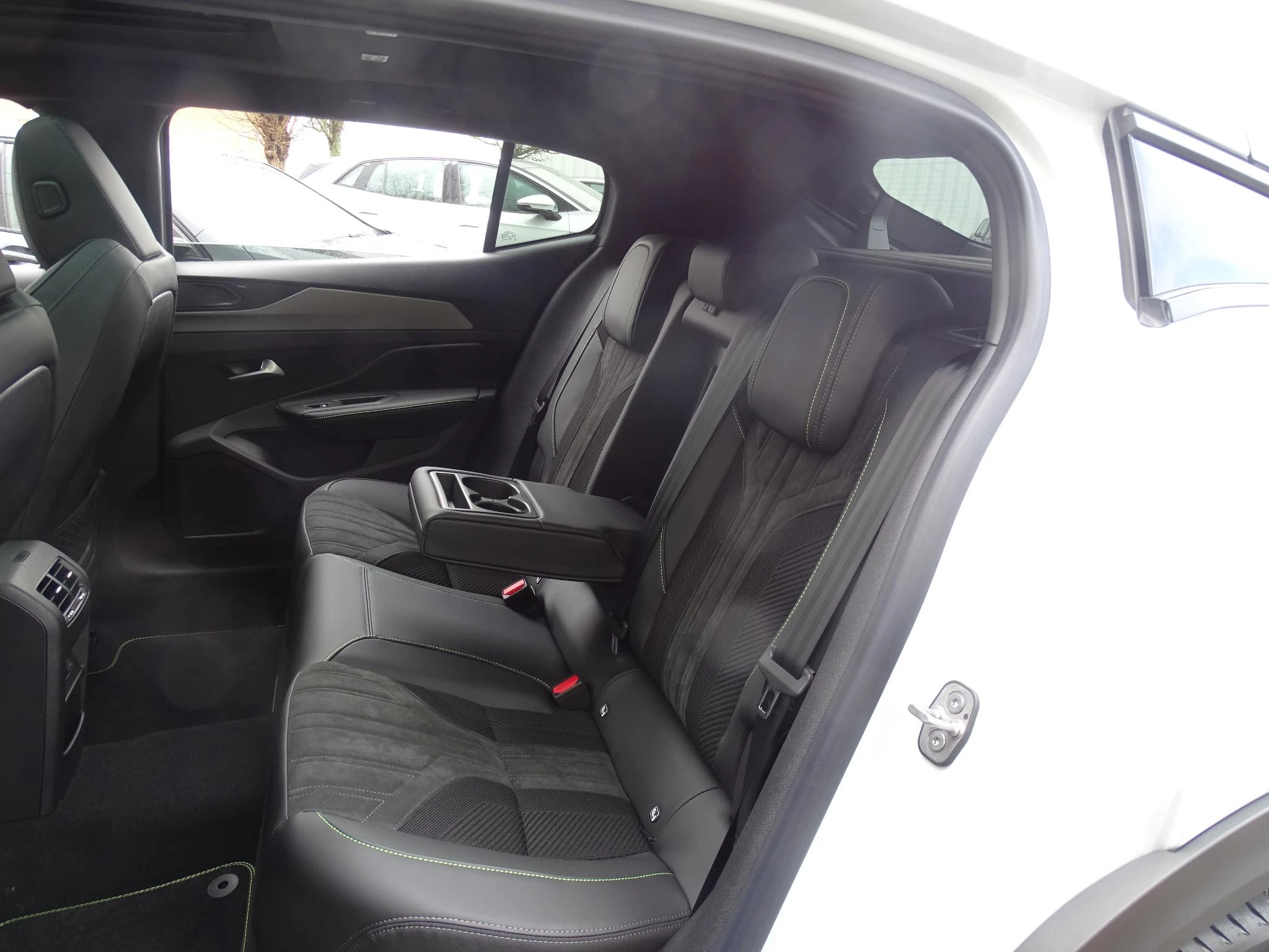 Peugeot-408-image-15