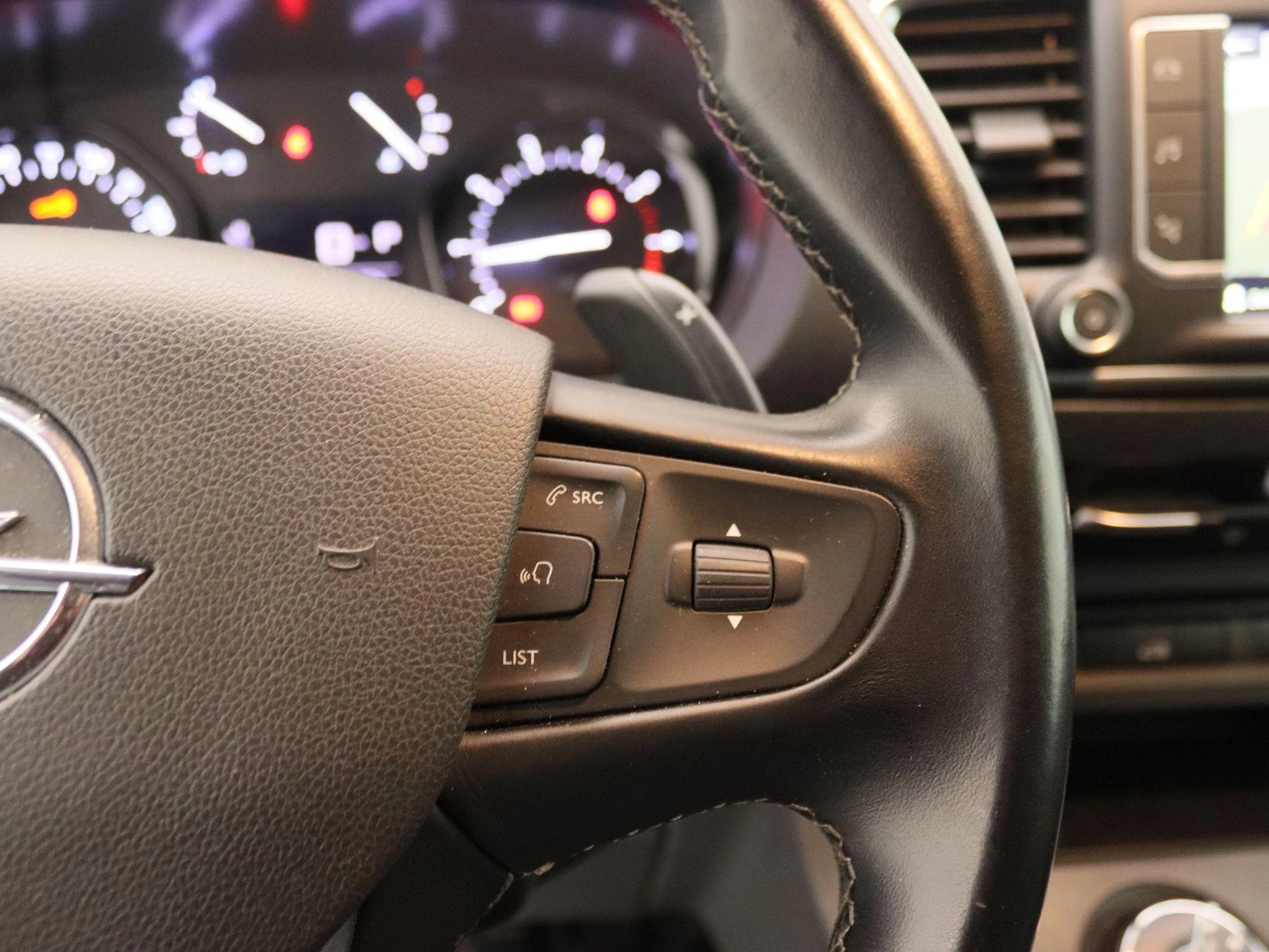 Opel-Vivaro-image-15