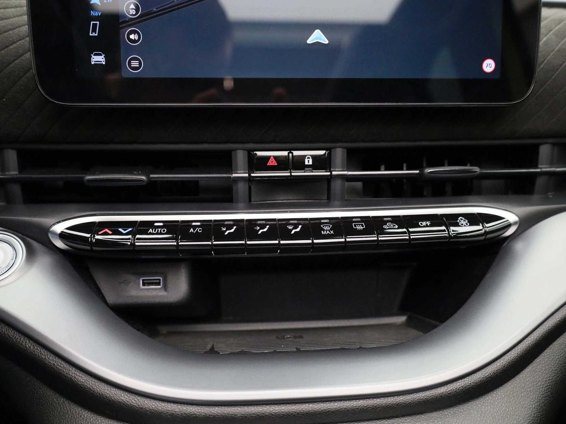 Abarth-500C-image-17