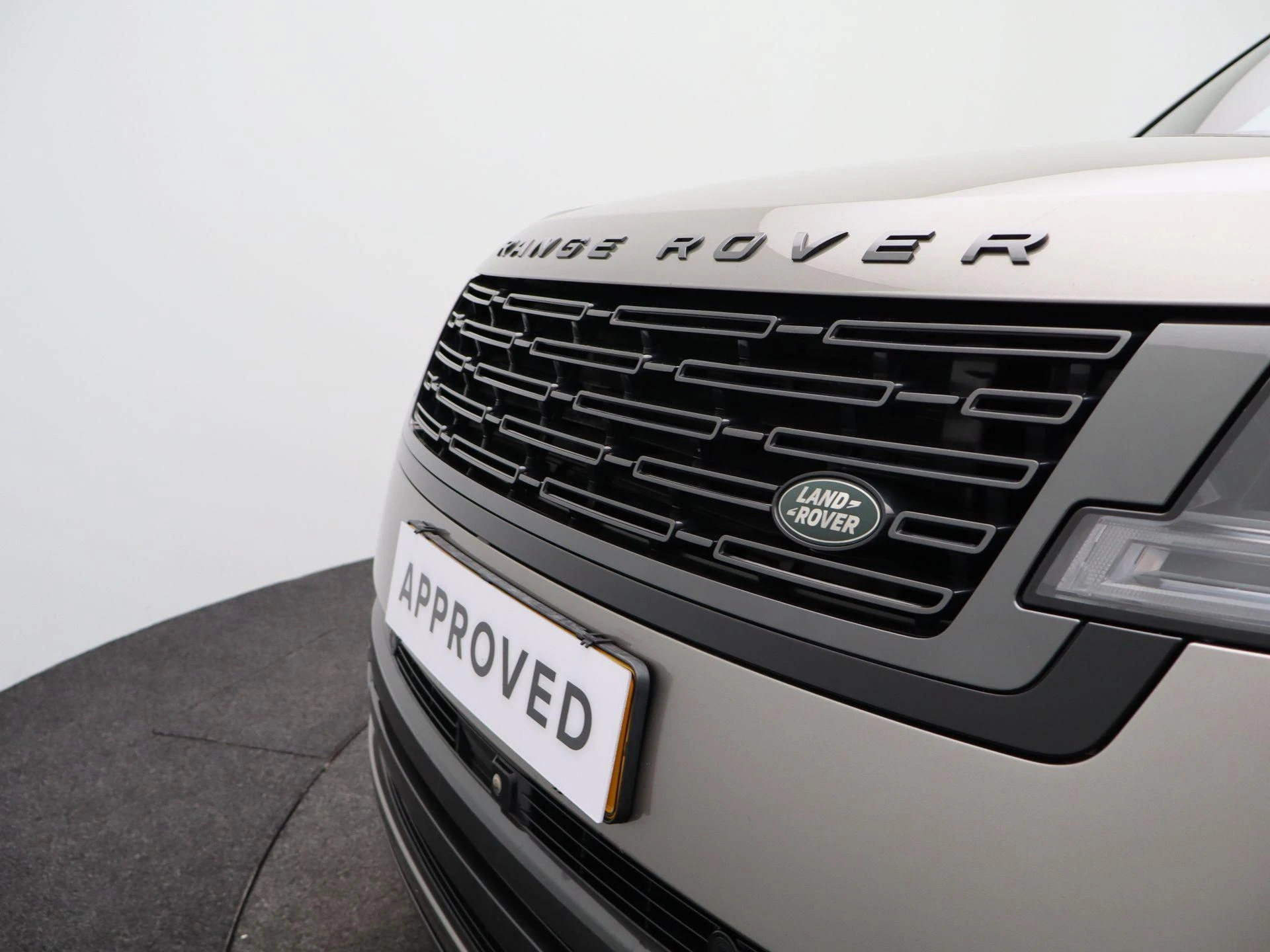Land Rover-Range Rover-image-41