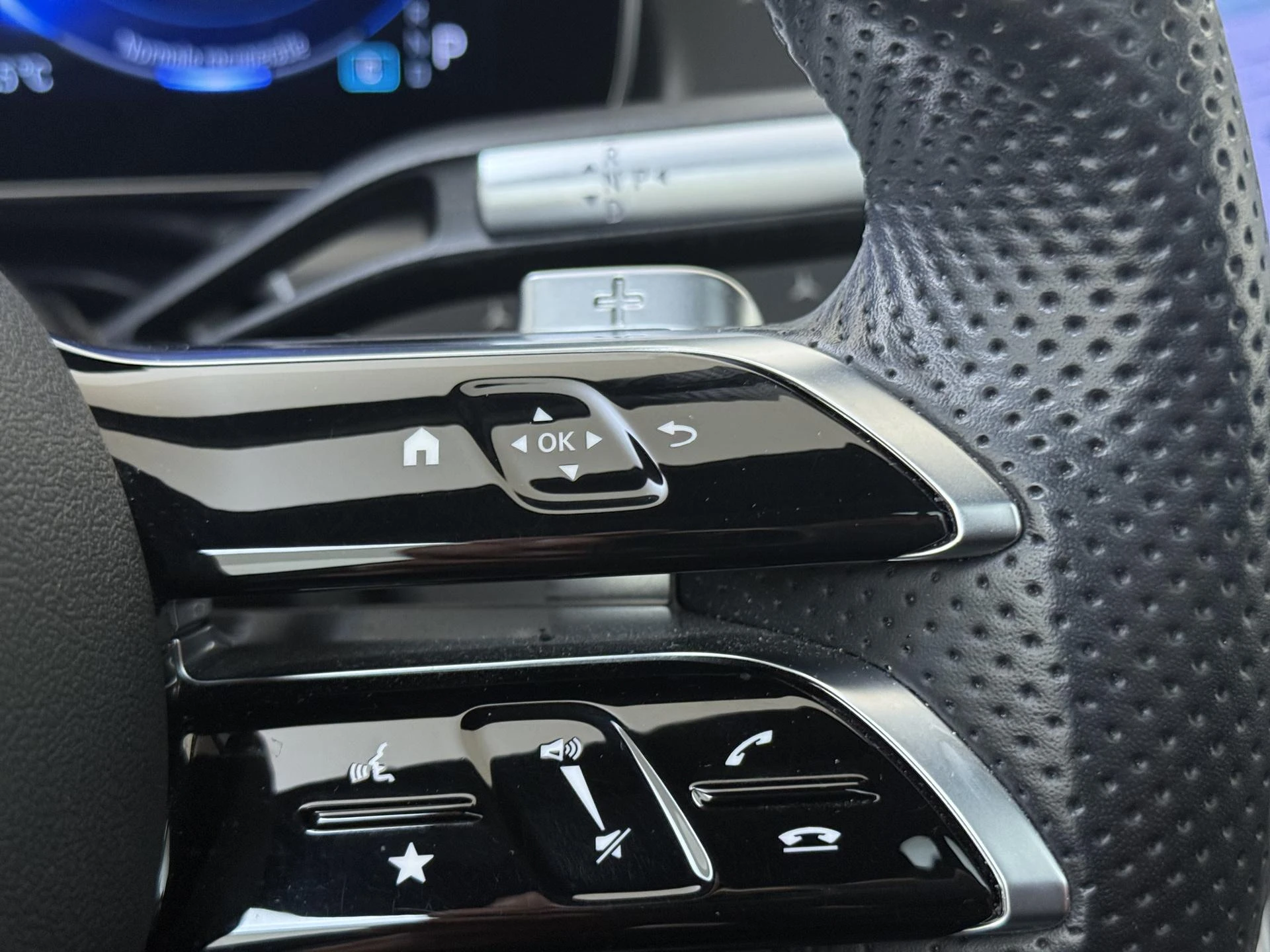 Mercedes-Benz-EQS-image-12