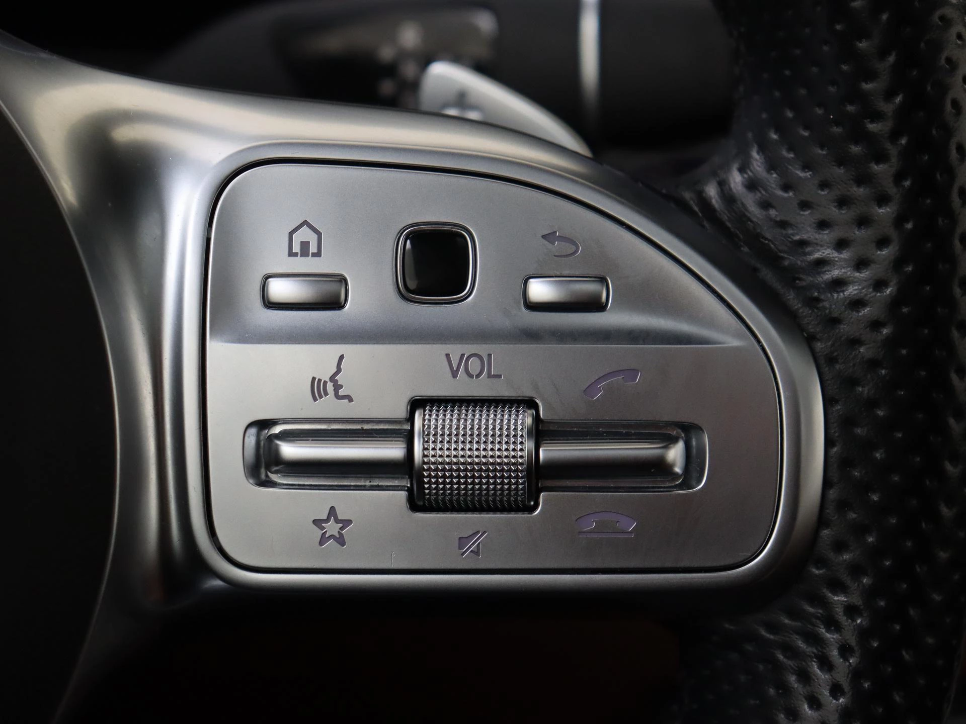 Mercedes-Benz-E-Klasse-image-13