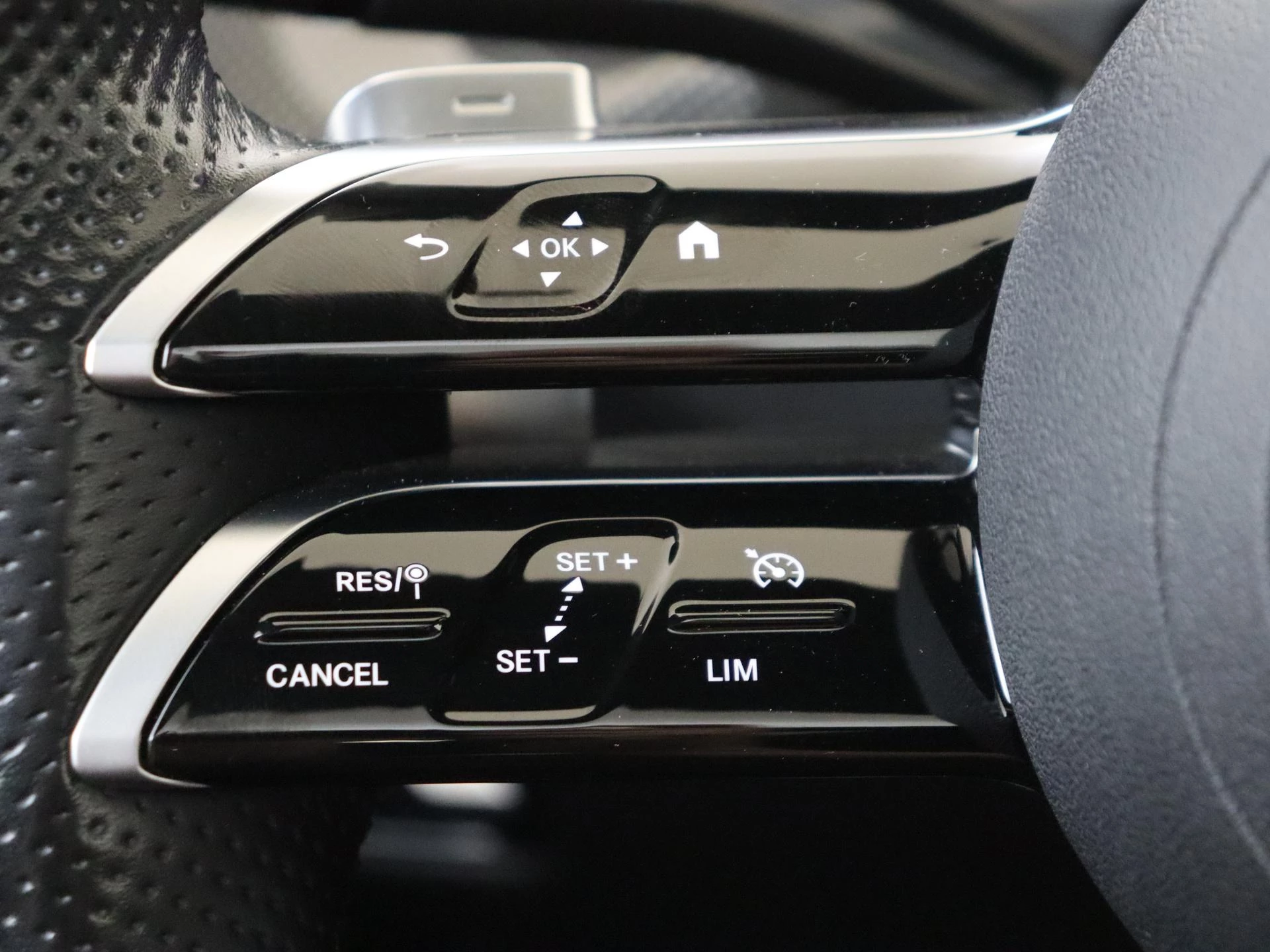 Mercedes-Benz-C-Klasse-image-12