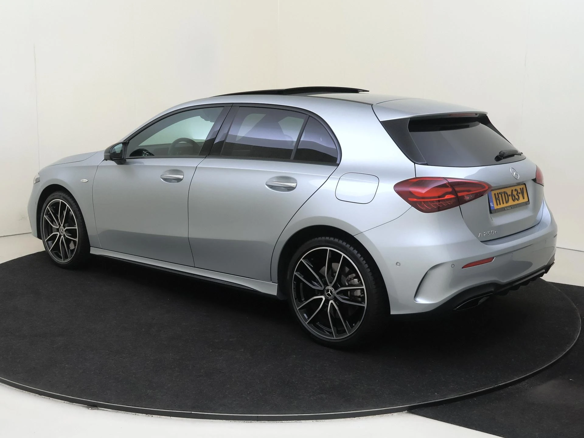 Mercedes-Benz-A-Klasse-image-2