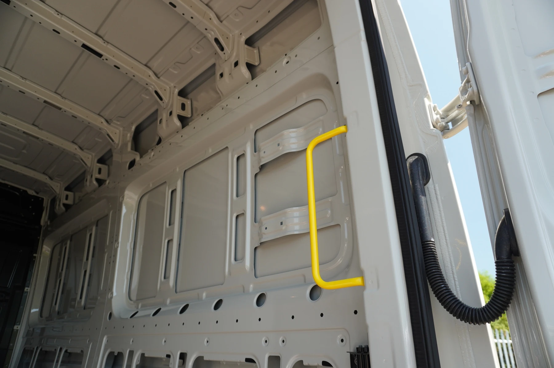 Volkswagen-Crafter-image-24
