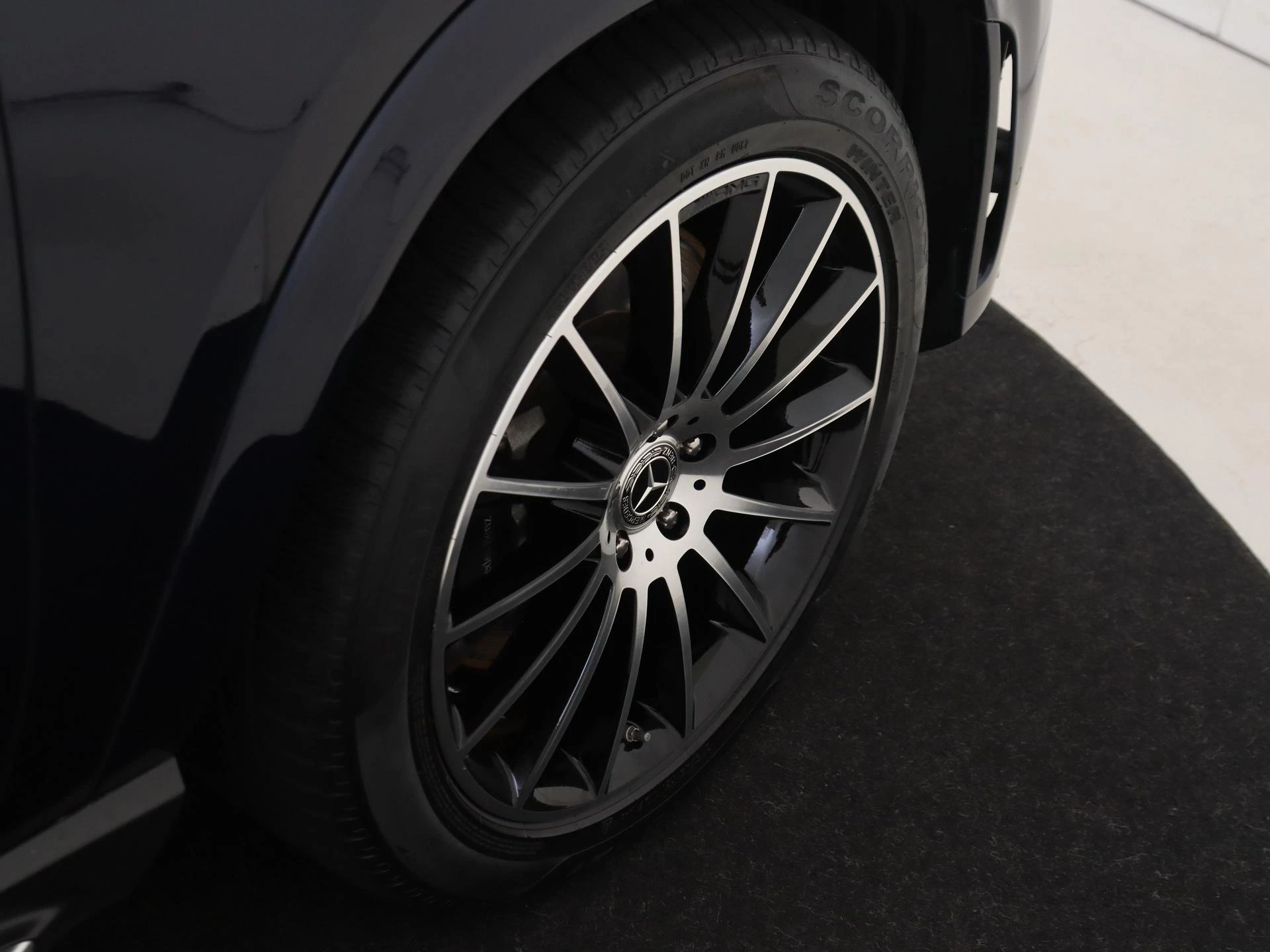 Mercedes-Benz-GLE-image-33