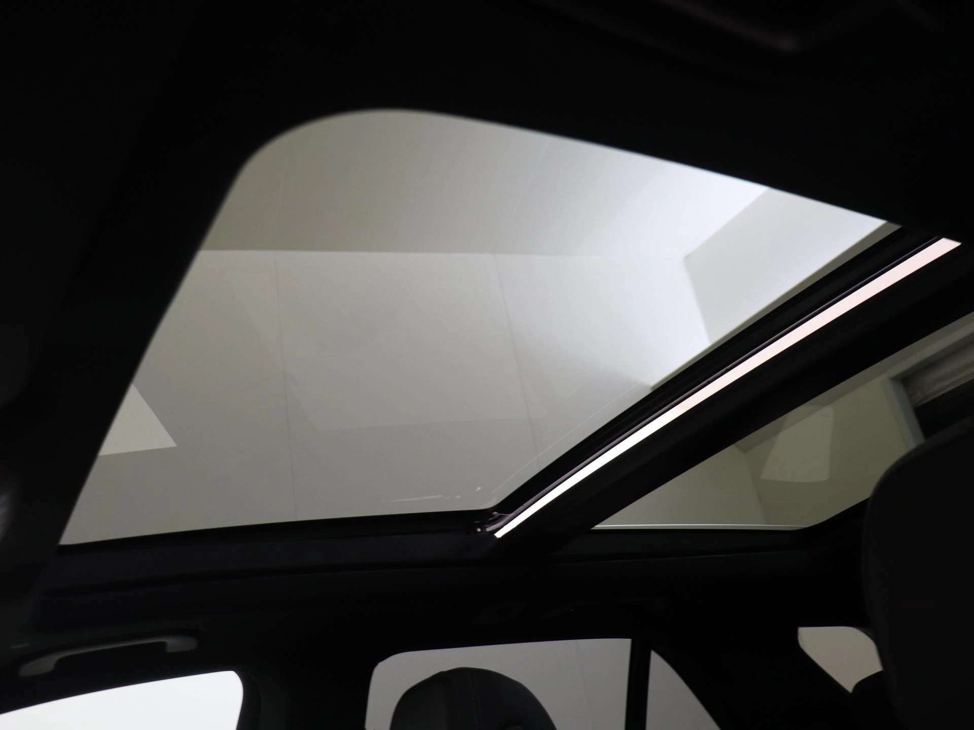 Mercedes-Benz-GLE-image-28