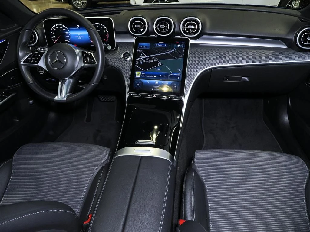 Mercedes-Benz-C-Klasse 300-image-13