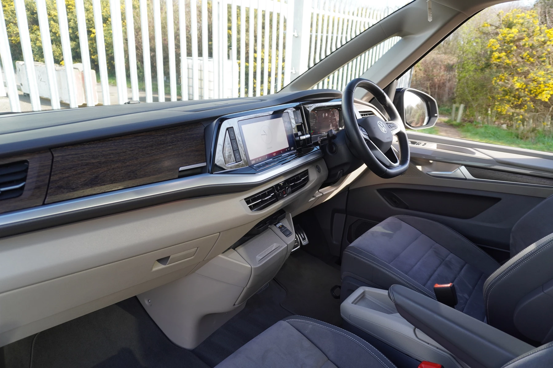Volkswagen-Multivan-image-1
