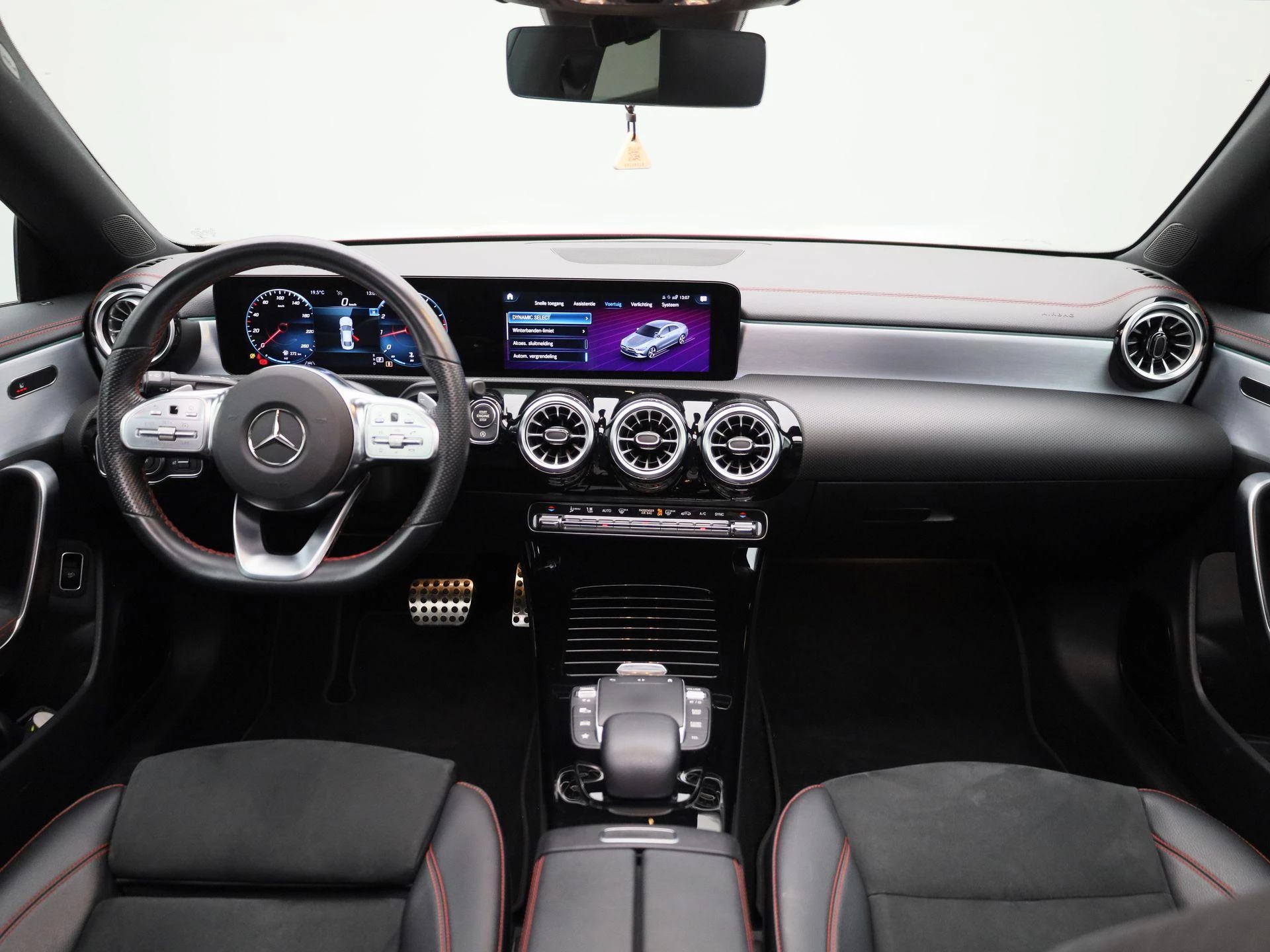 Mercedes-Benz CLA 200 Business Solution AMG
