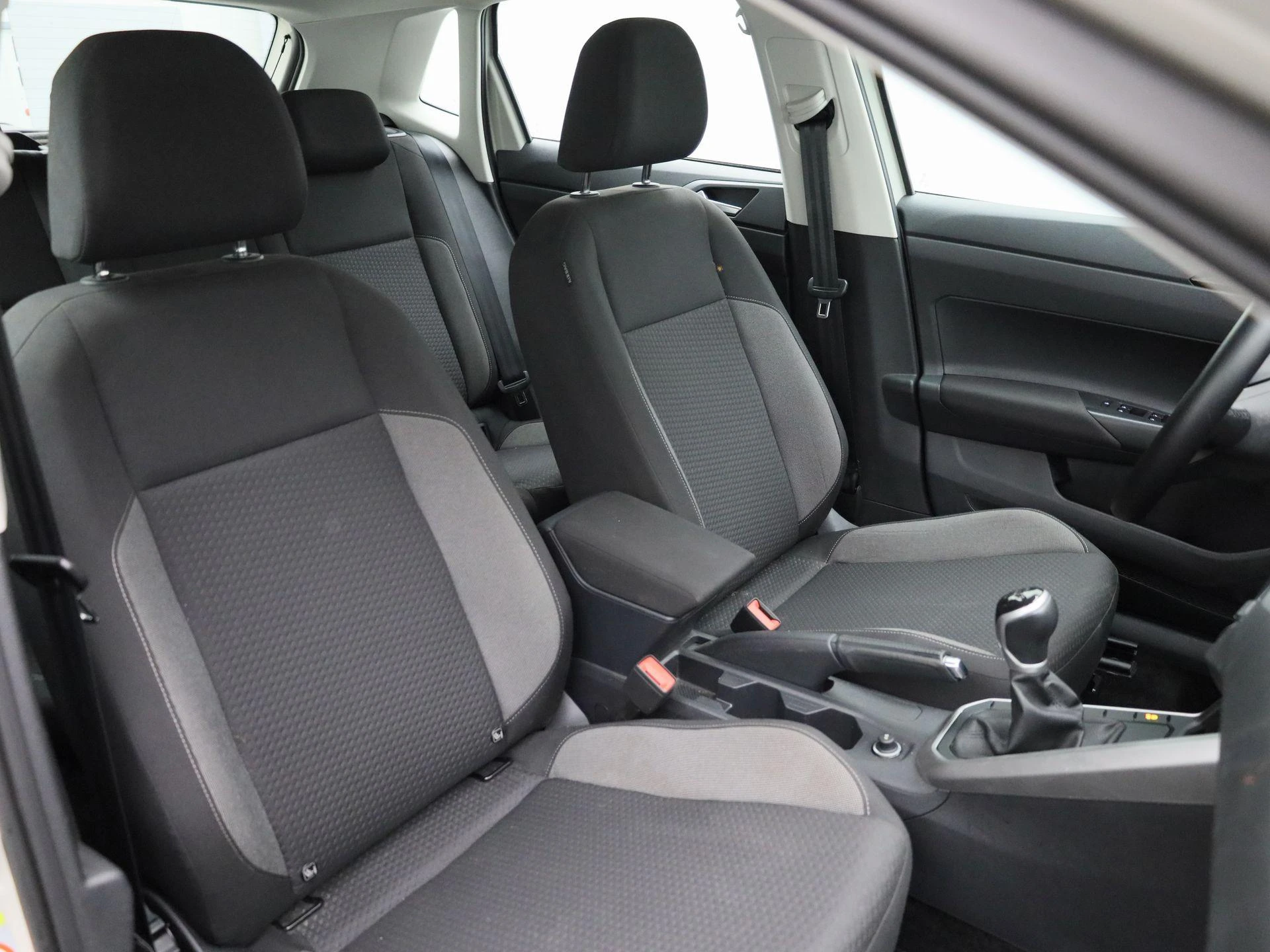 Volkswagen-Polo-image-31