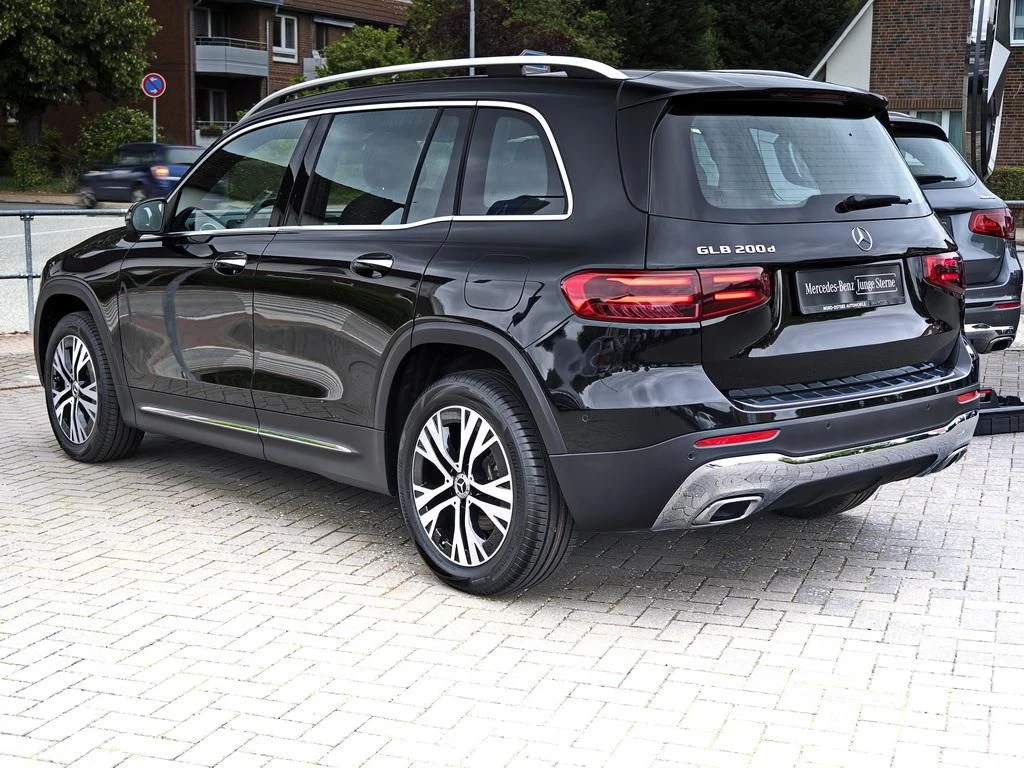 Mercedes-Benz-GLB 200 d-image-5