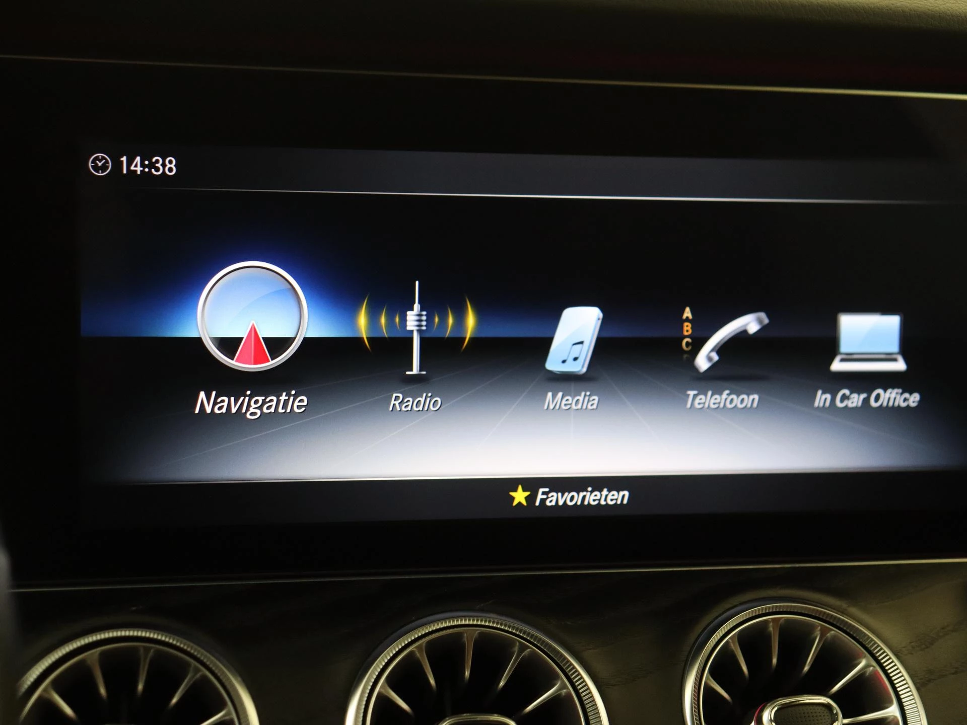 Mercedes-Benz-E-Klasse-image-15