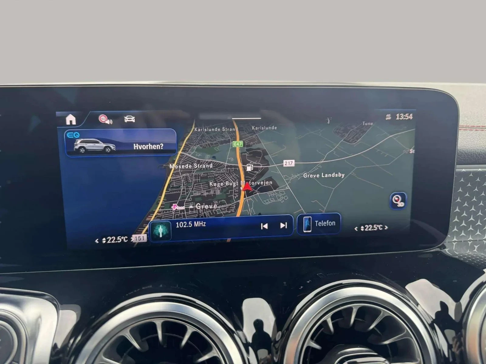 Mercedes-Benz-EQB-image-18