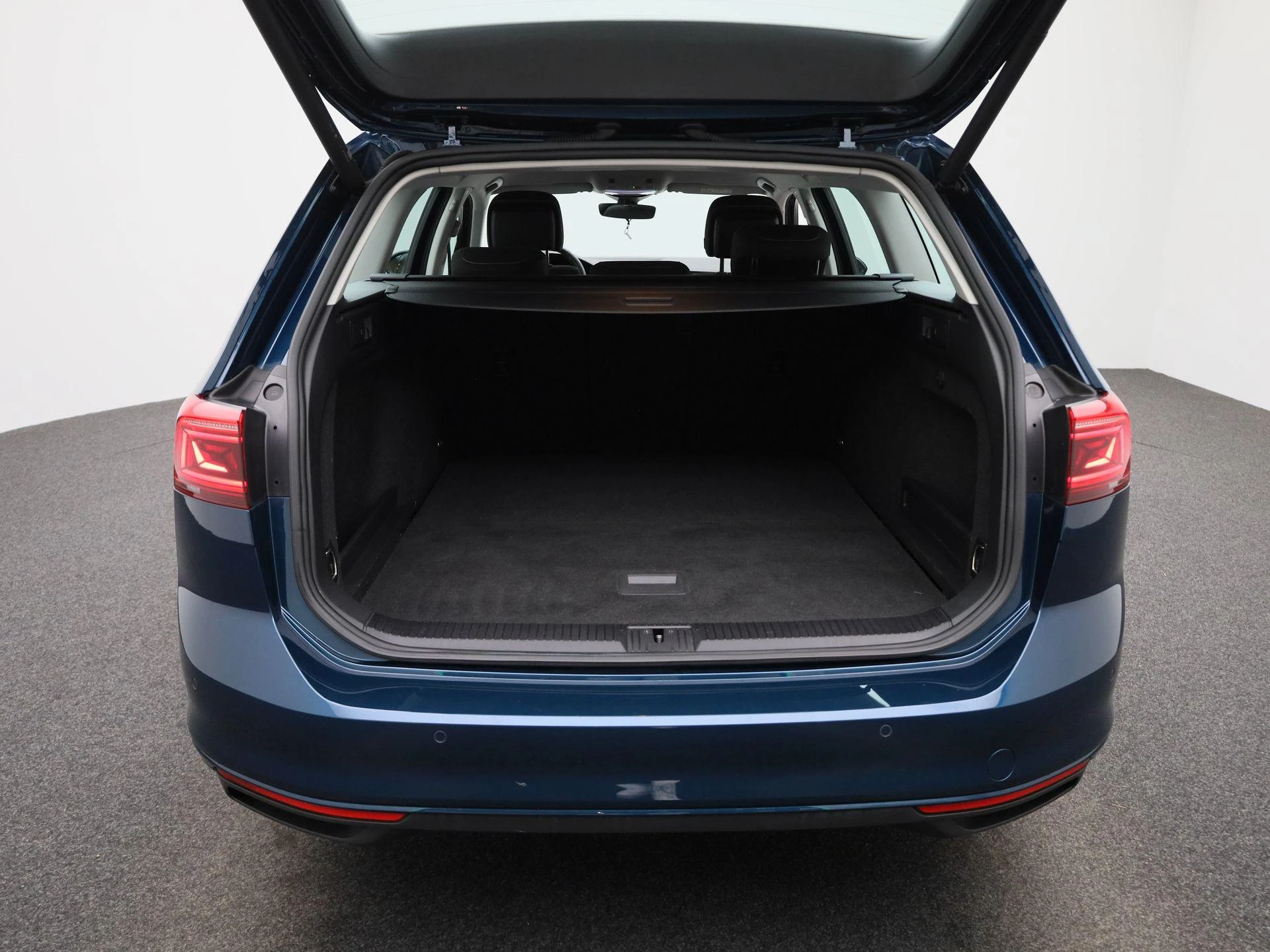 Volkswagen-Passat-image-12