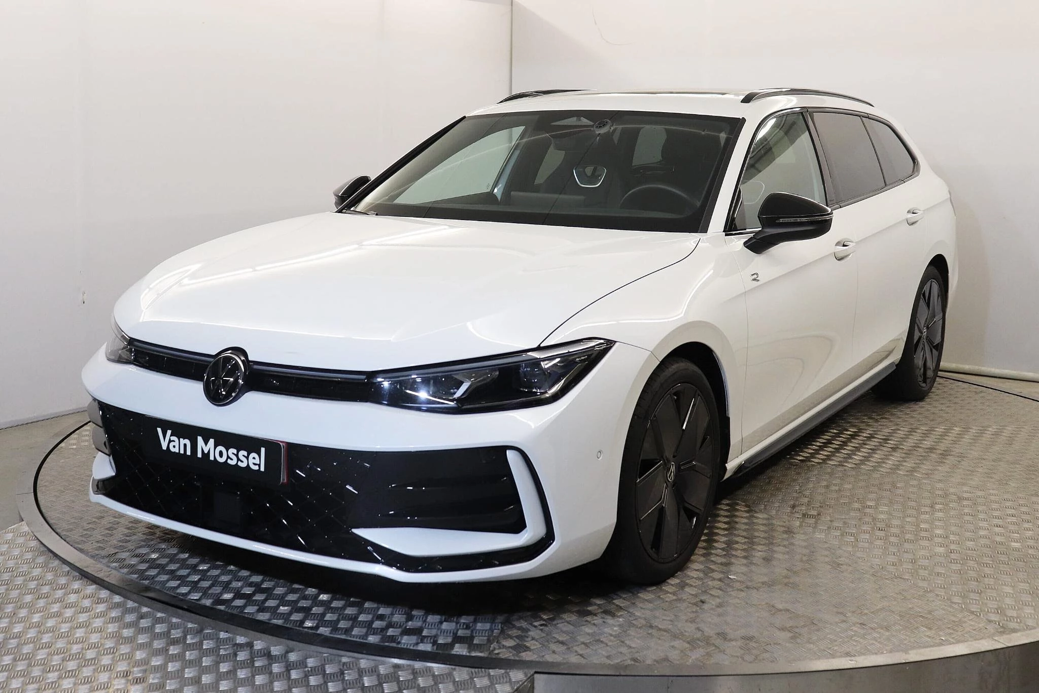 Volkswagen-Passat-image-0