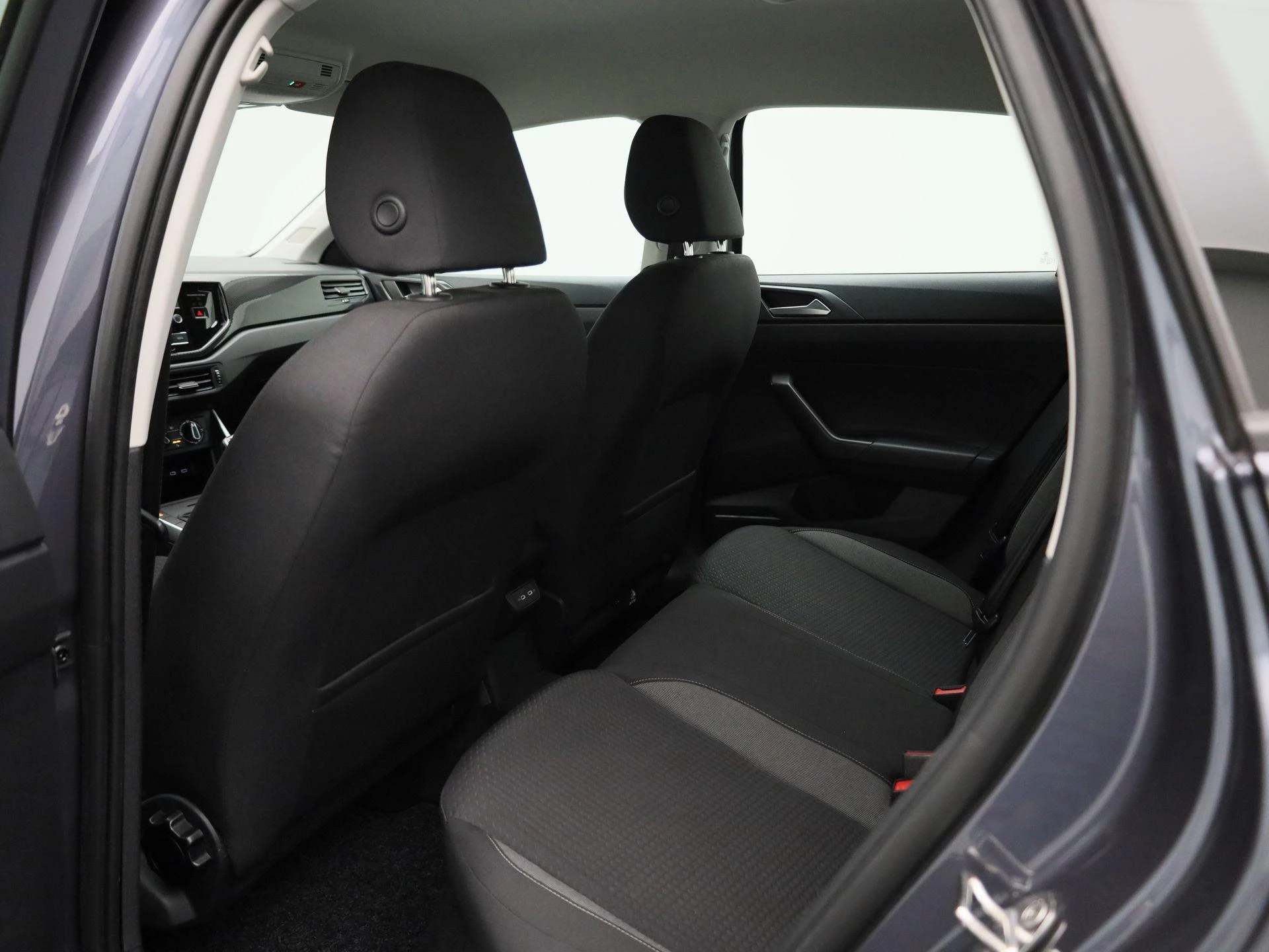 Volkswagen-Polo-image-9