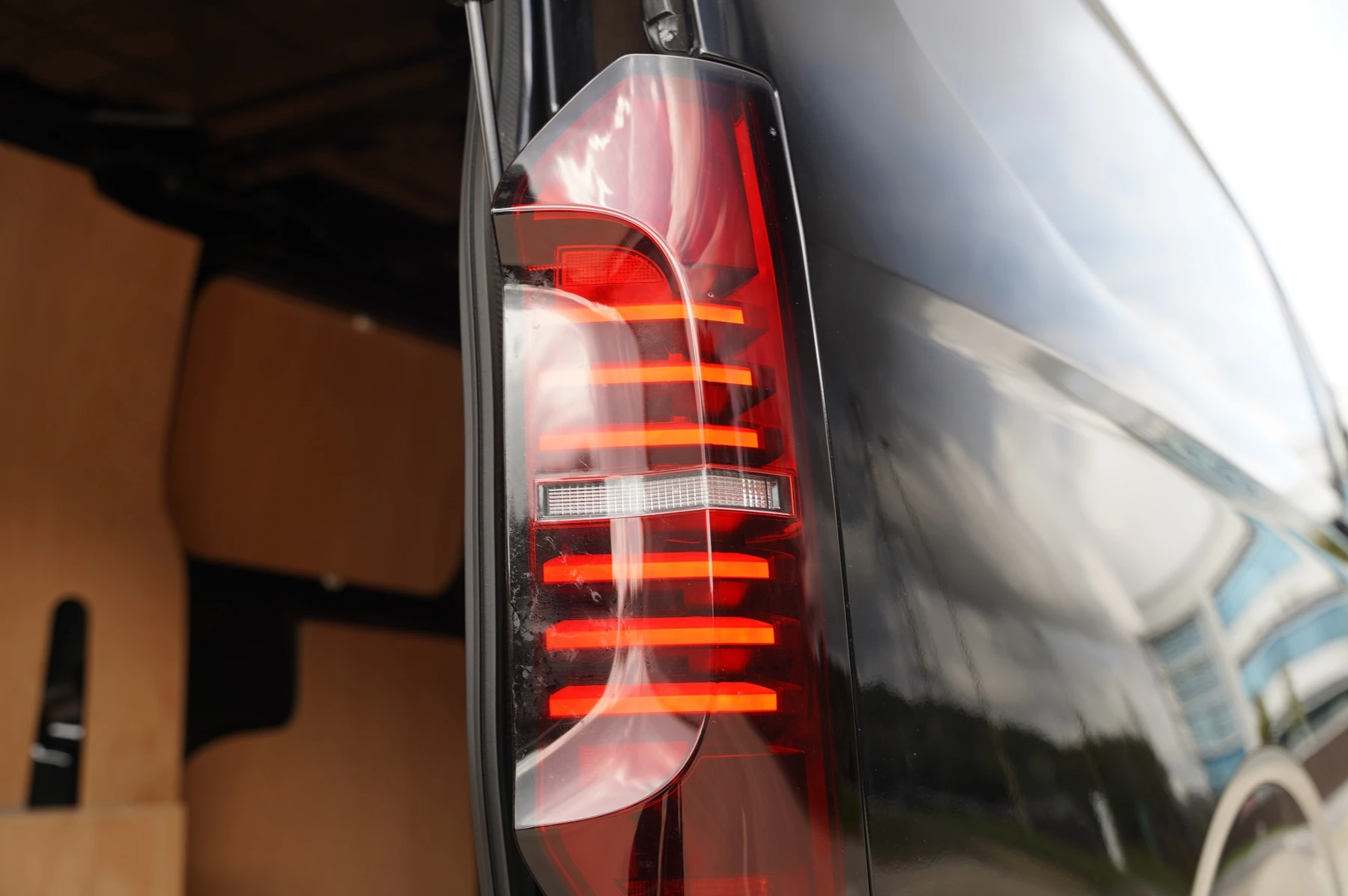 Volkswagen-Transporter-image-34