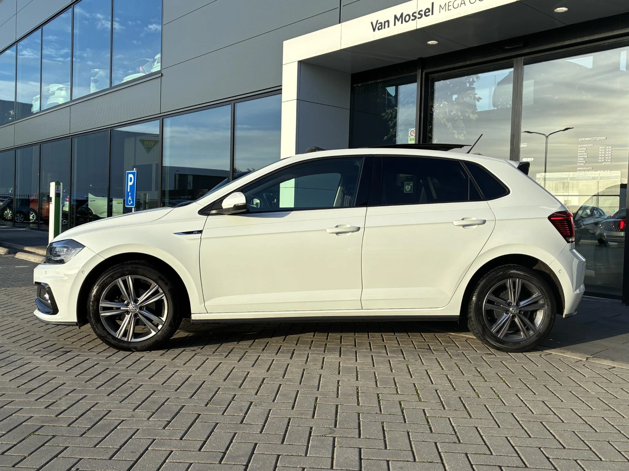 Volkswagen-Polo-image-1