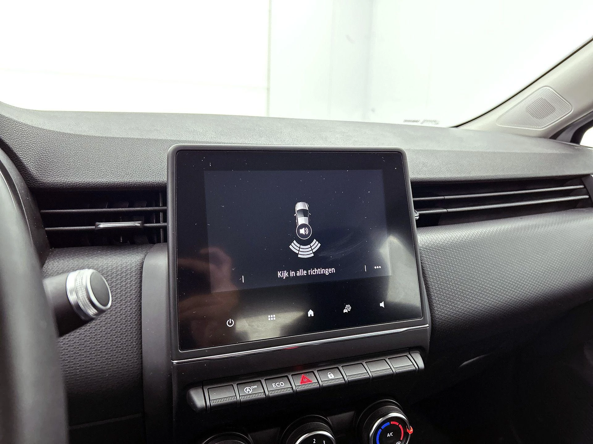 Renault-Clio-image-16