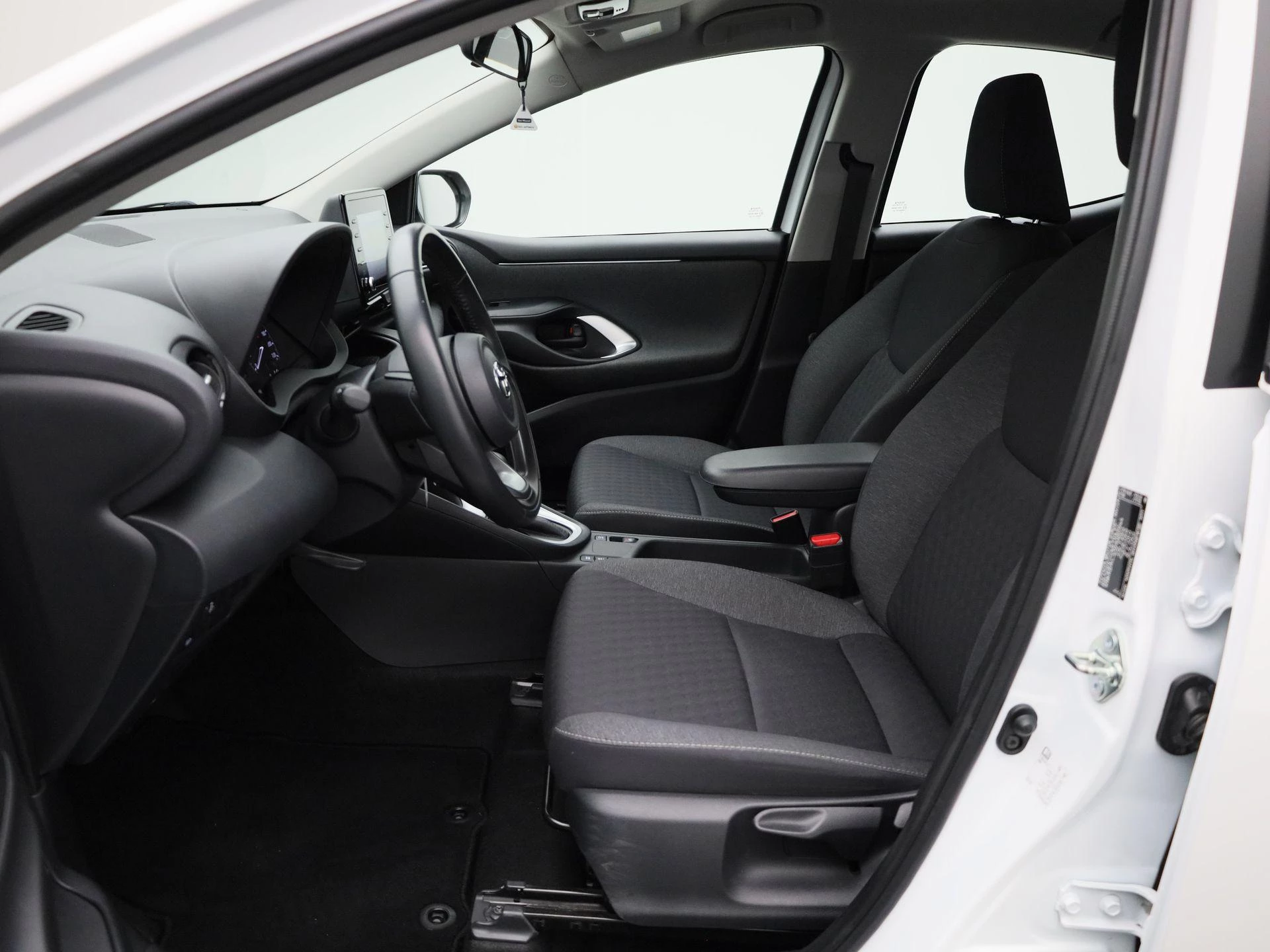 Toyota-Yaris-image-8