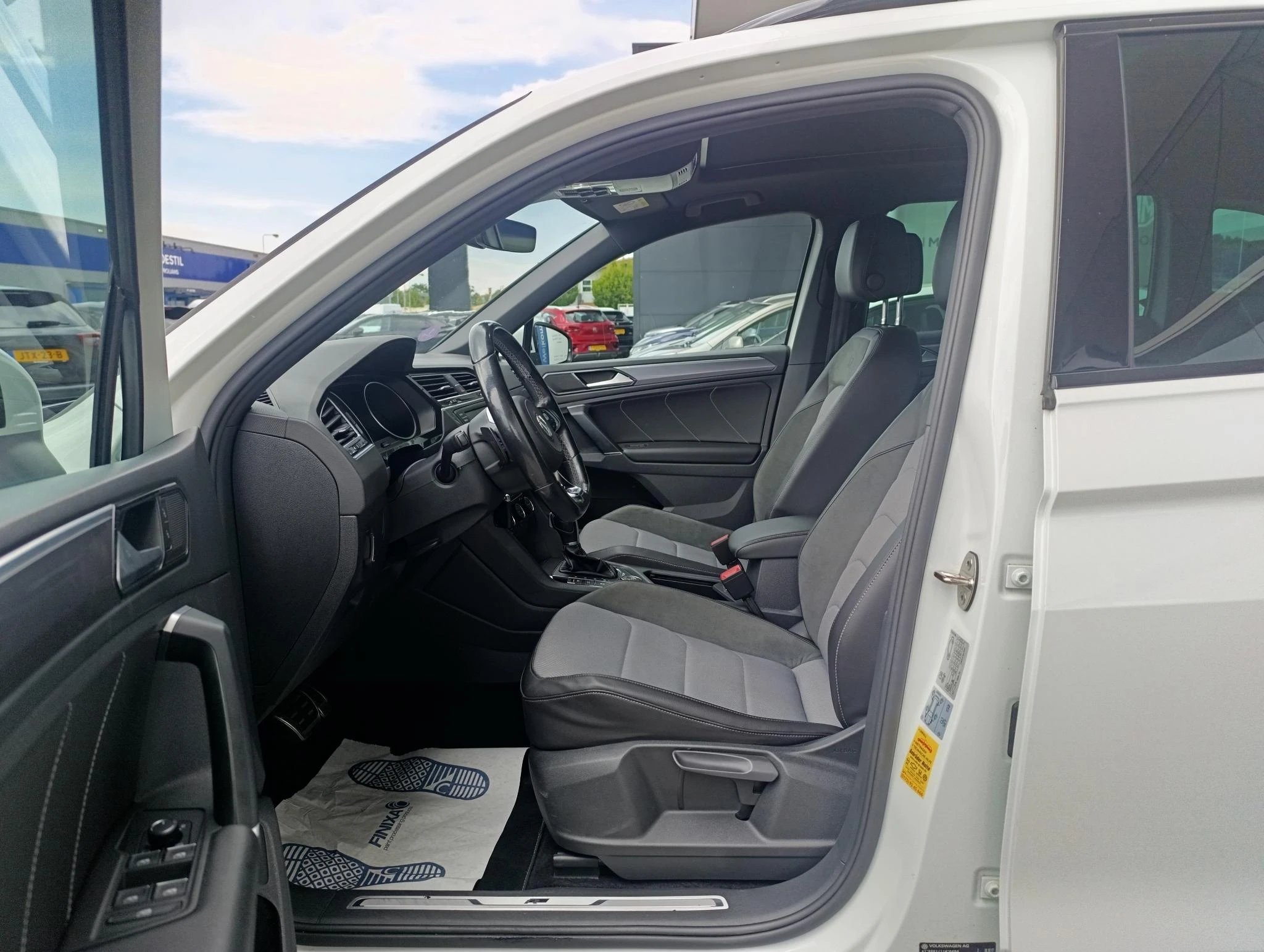Volkswagen-Tiguan-image-13