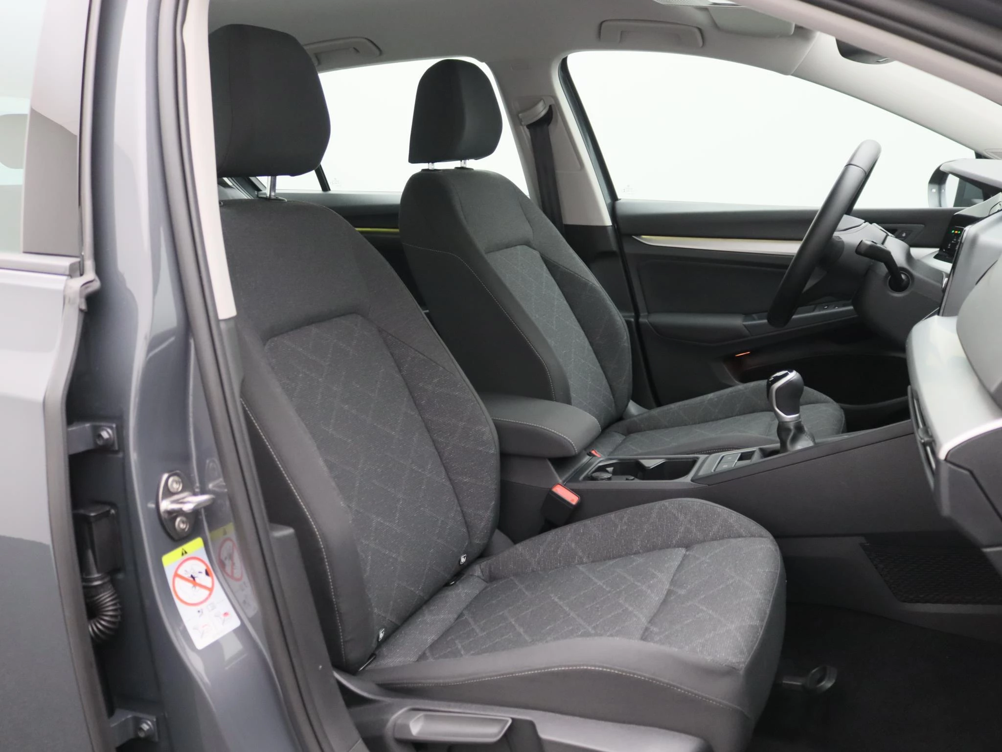 Volkswagen-Golf-image-26