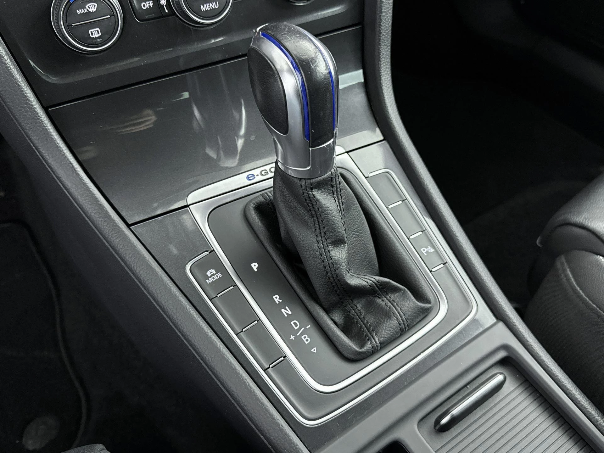 Volkswagen-e-Golf-image-6