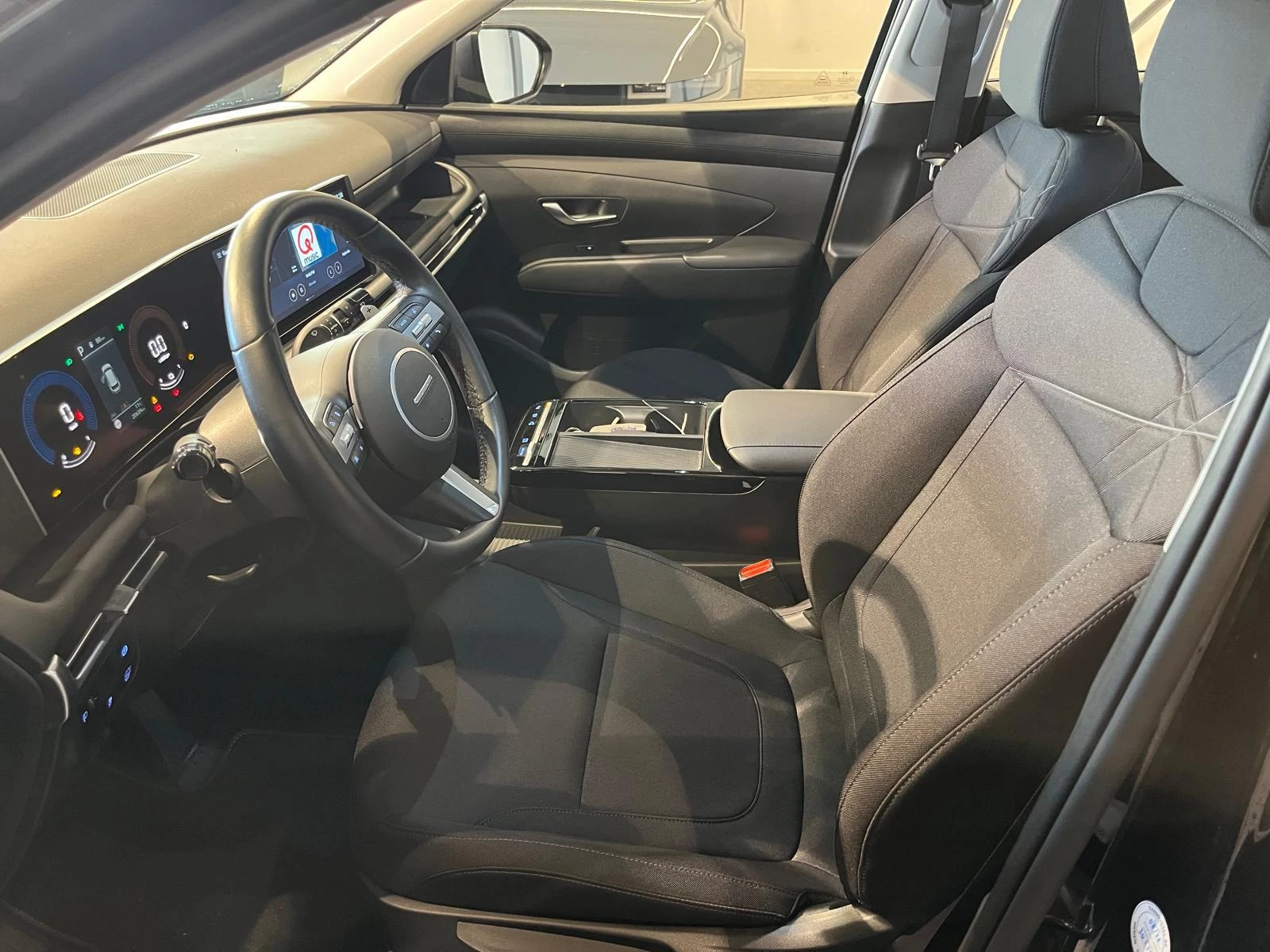 Hyundai-Tucson Hybrid-image-6