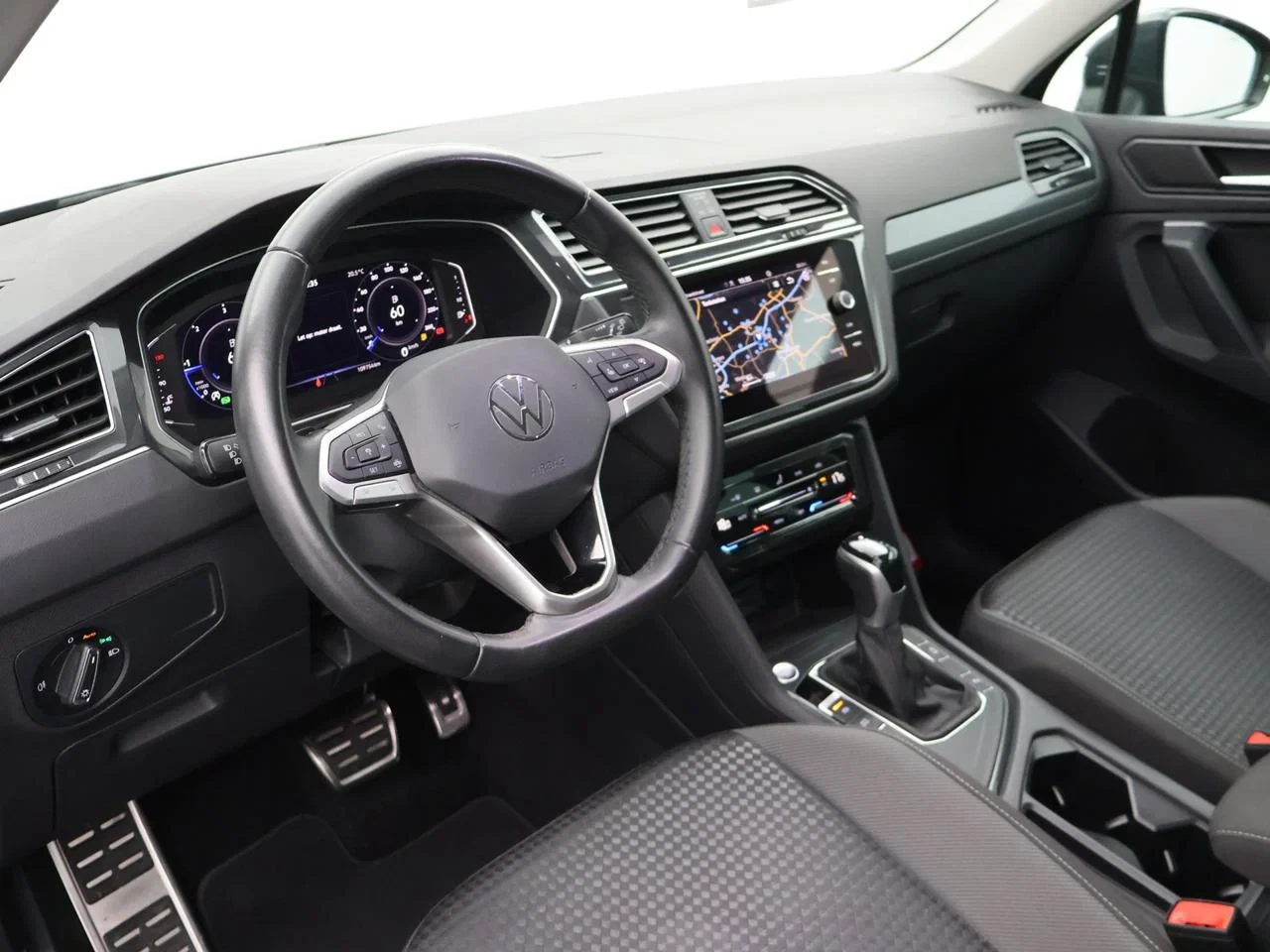 Volkswagen-Tiguan-image-9