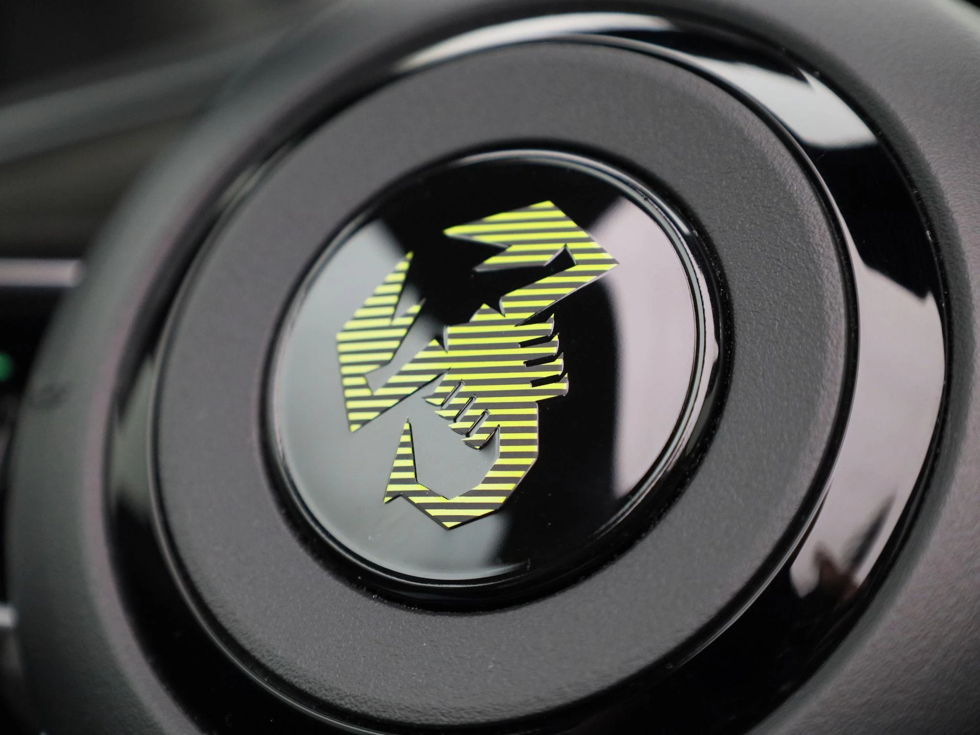 Abarth-500C-image-24