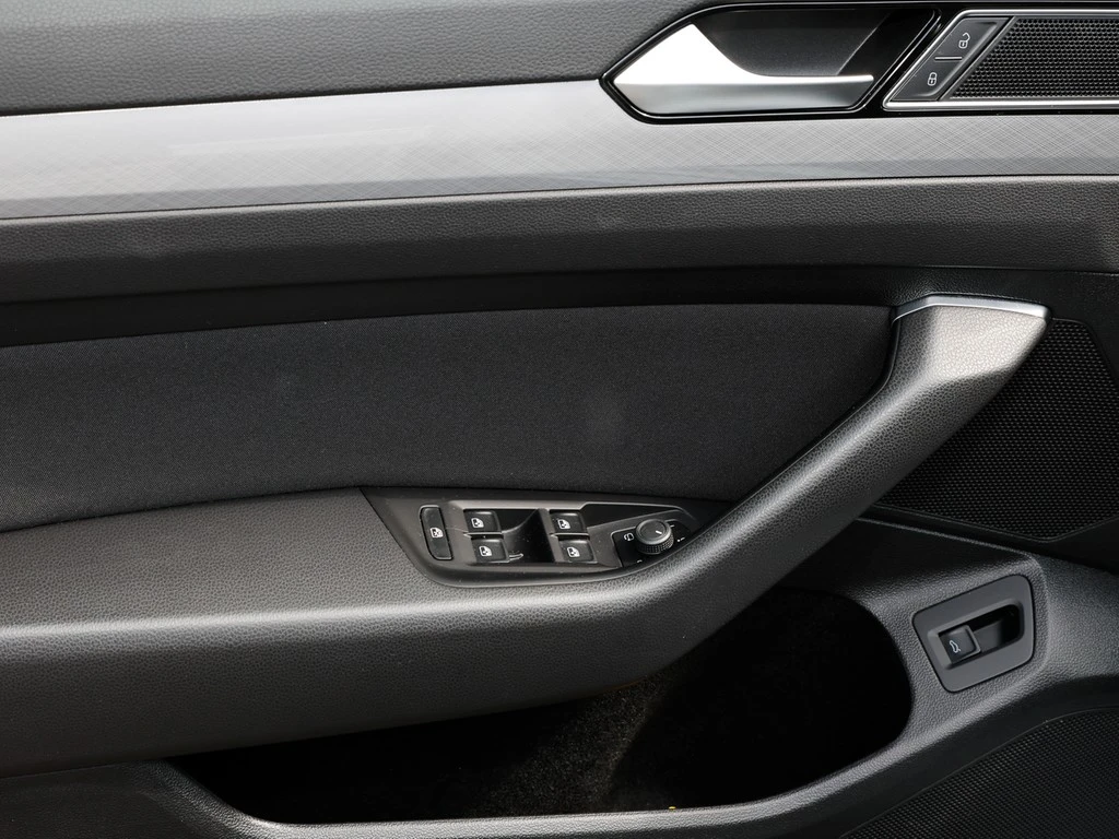 Volkswagen-Passat-image-14
