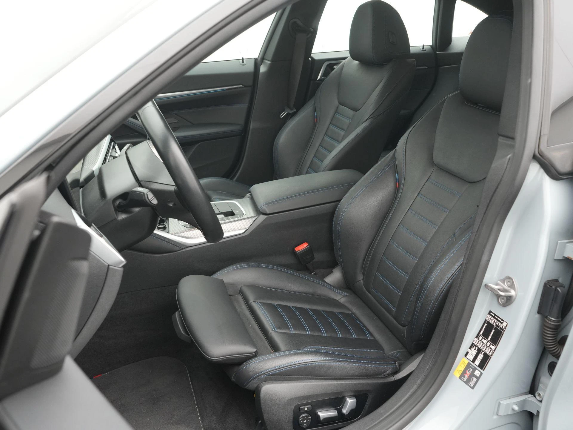 BMW-i4-image-8