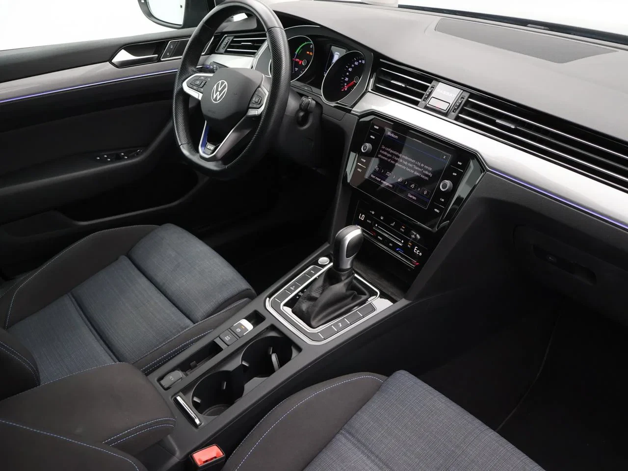 Volkswagen-Passat-image-11