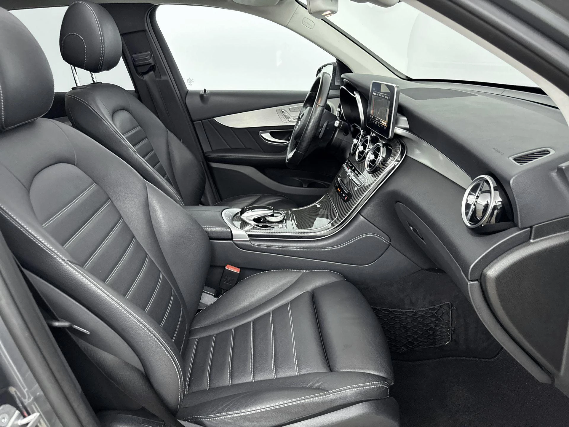Mercedes-Benz-GLC-image-30