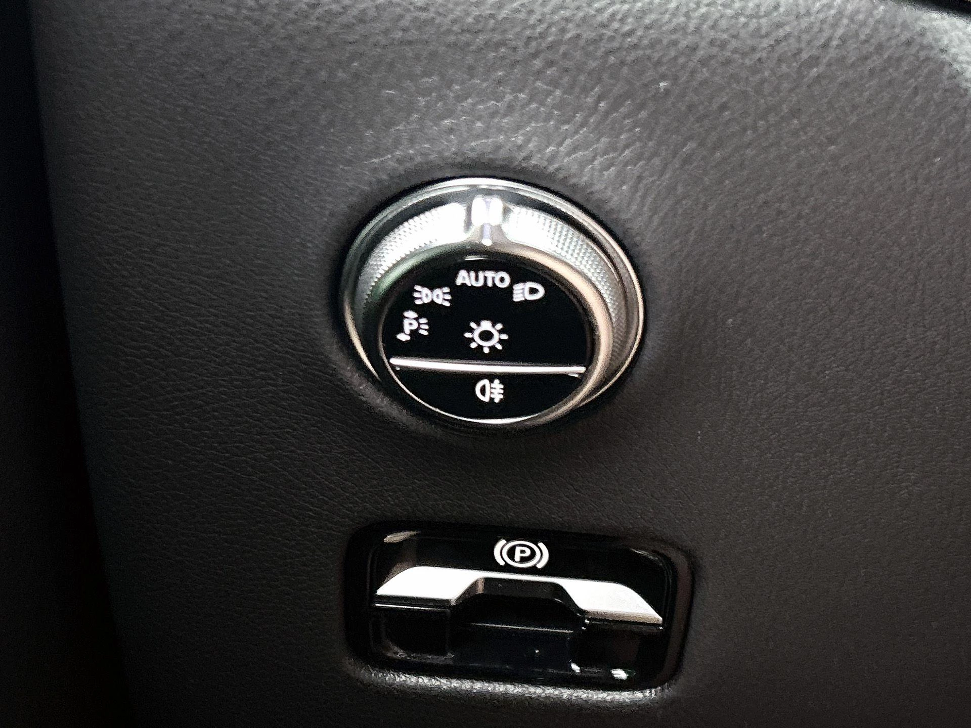 Mercedes-Benz-GLC-image-32