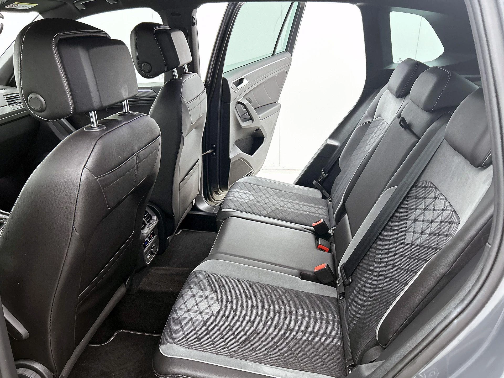 Volkswagen-Tiguan-image-26