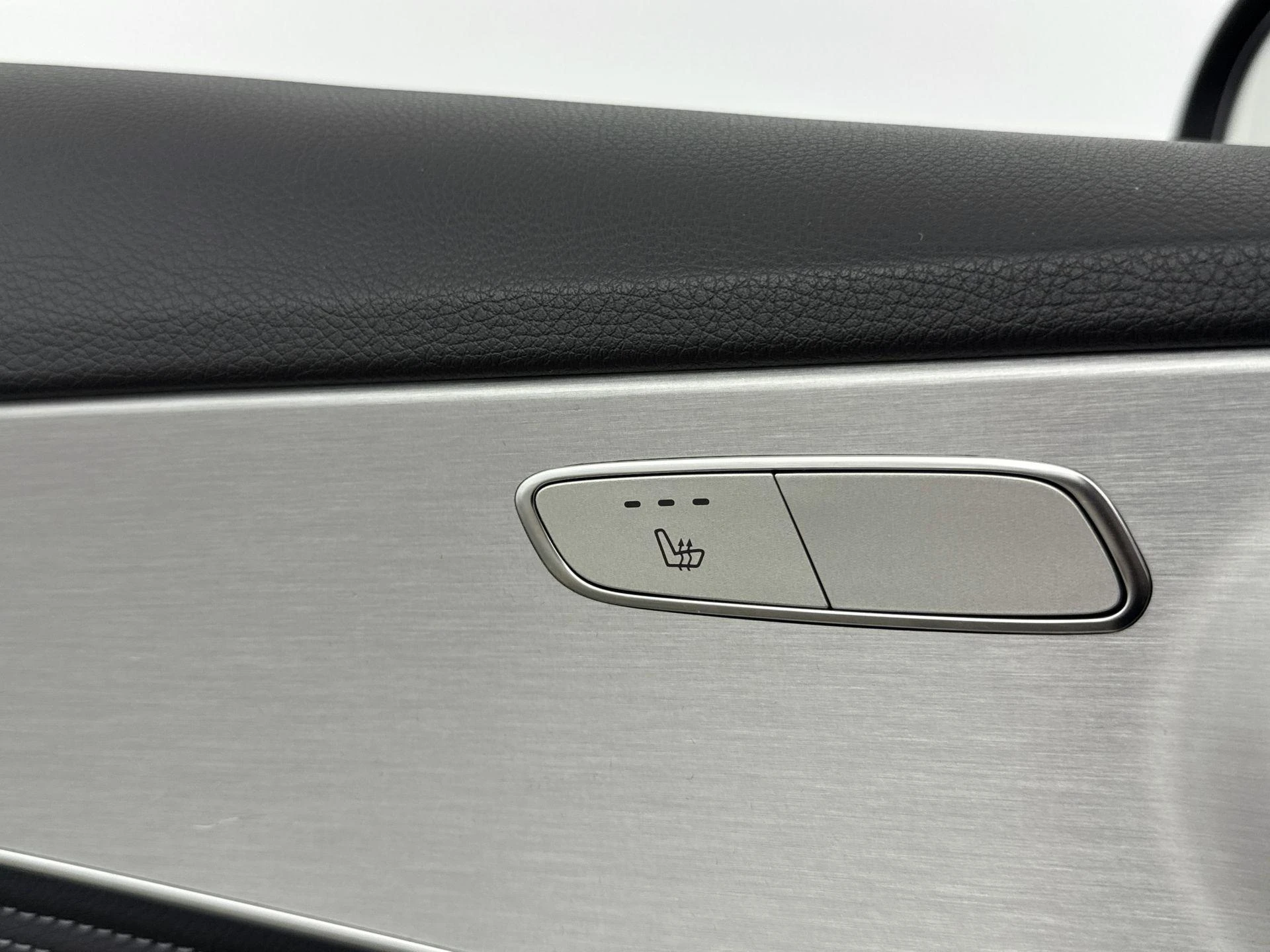 Mercedes-Benz-C-Klasse-image-9