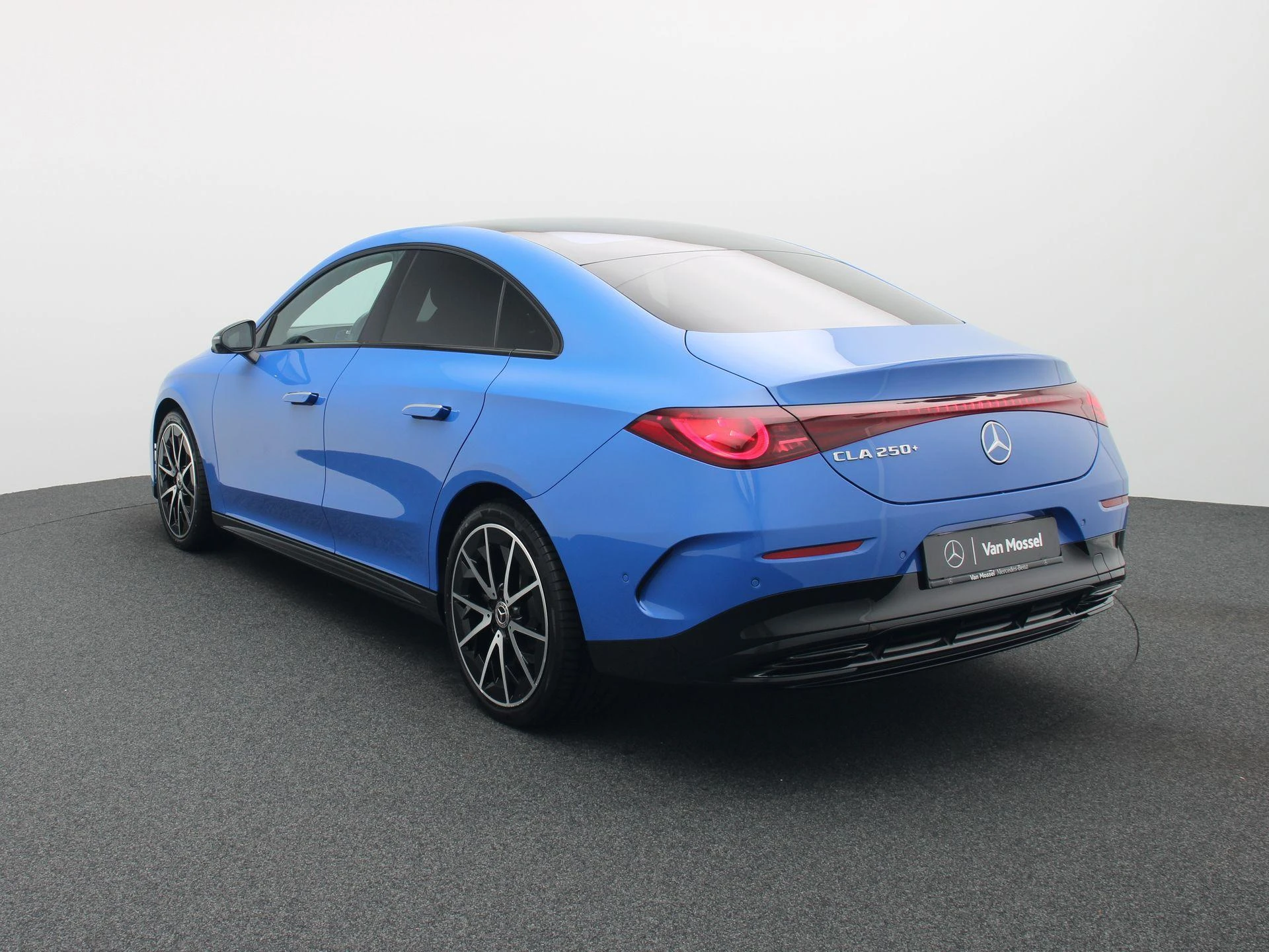 Mercedes-Benz-CLA-image-1