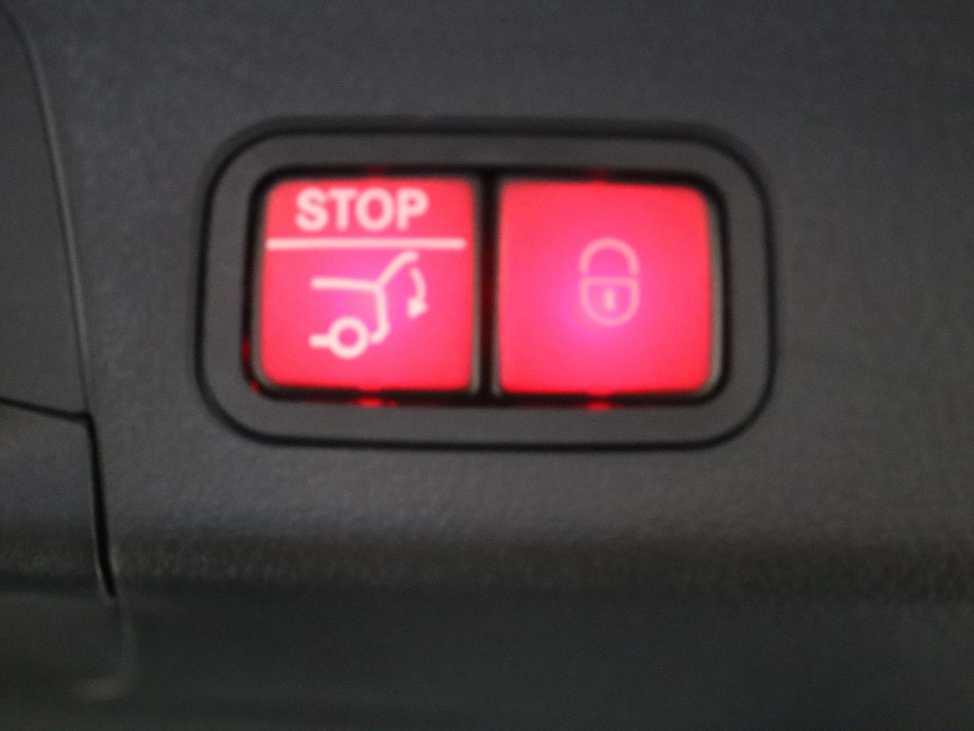 Mercedes-Benz-EQB-image-30